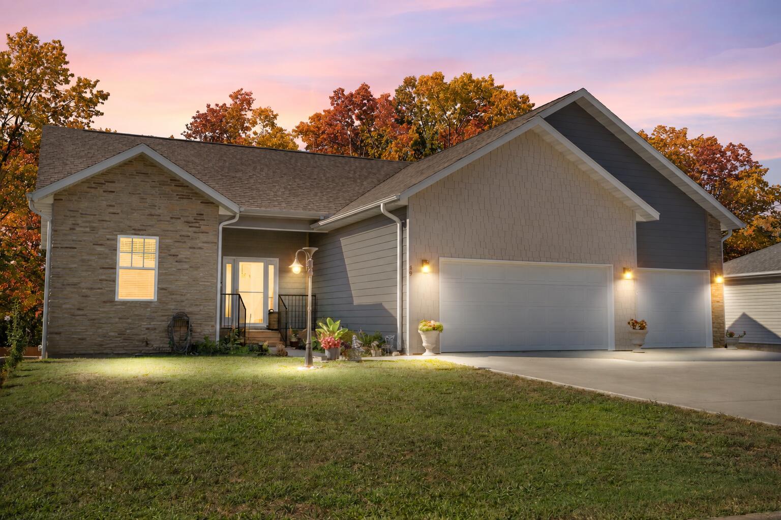 Photo of 49 E Pine Lane Reeds Spring MO 65737