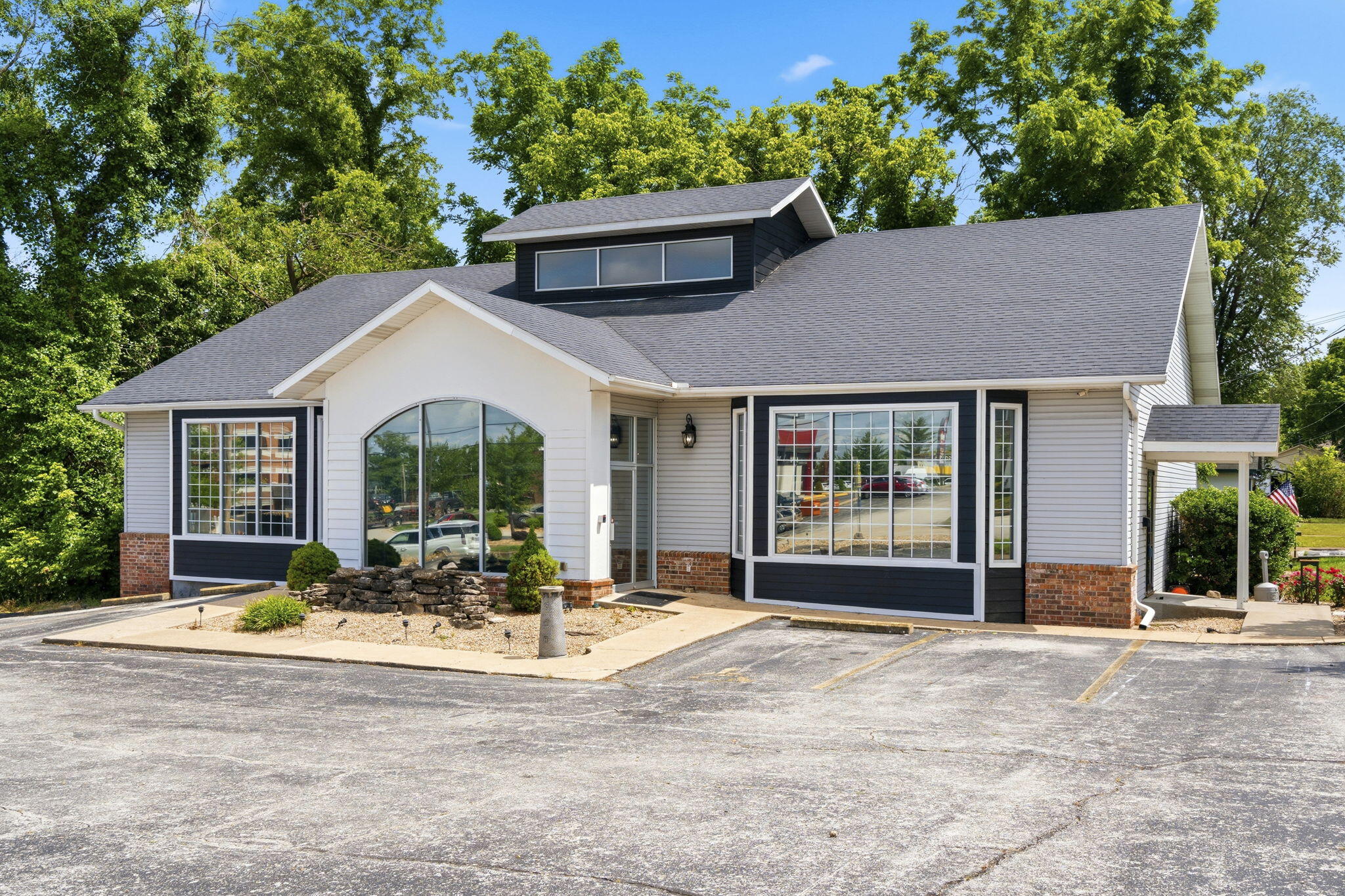 Photo of 590 W Pacific Street Branson MO 65616