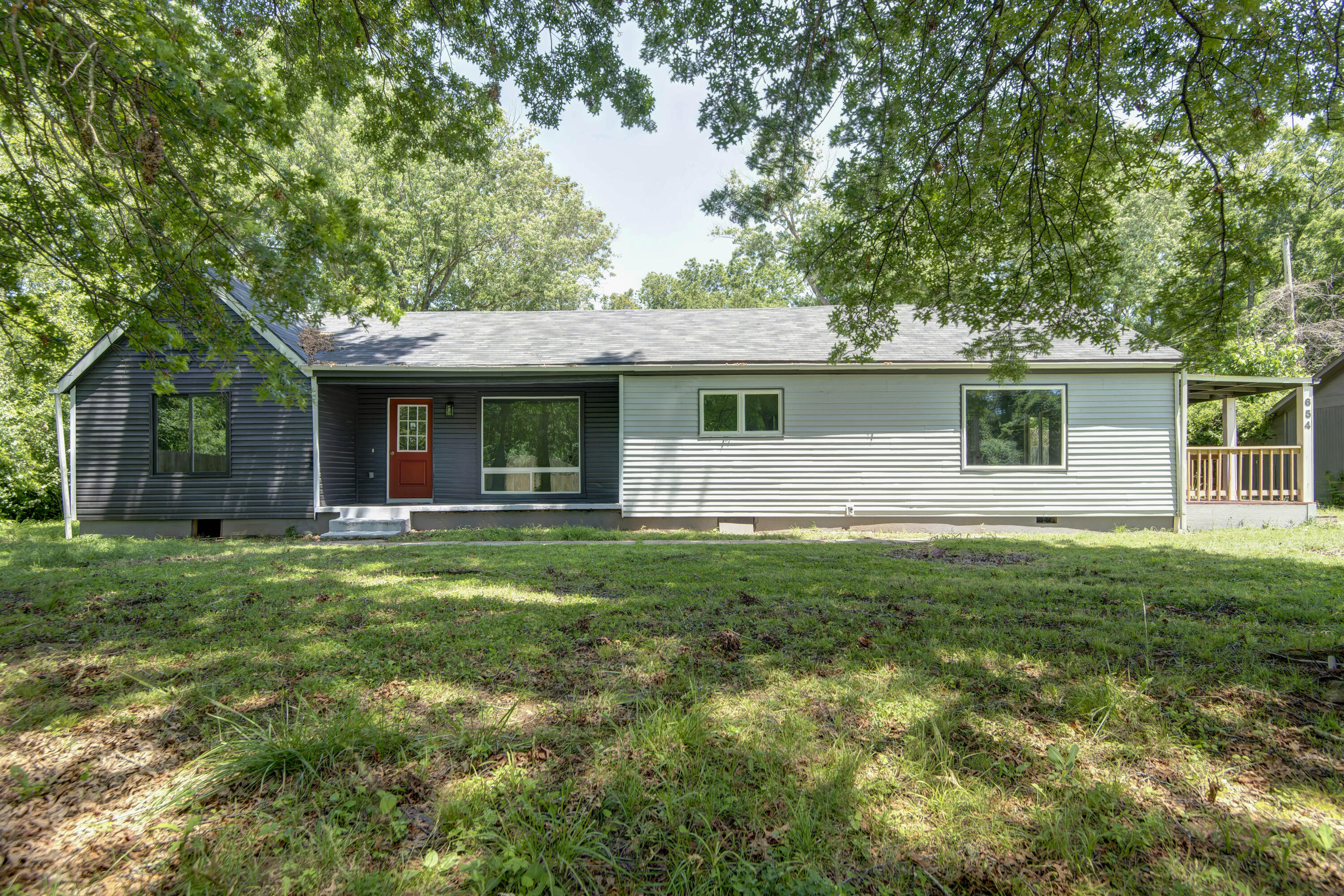 Photo of 654 S Laurel Avenue Springfield MO 65802