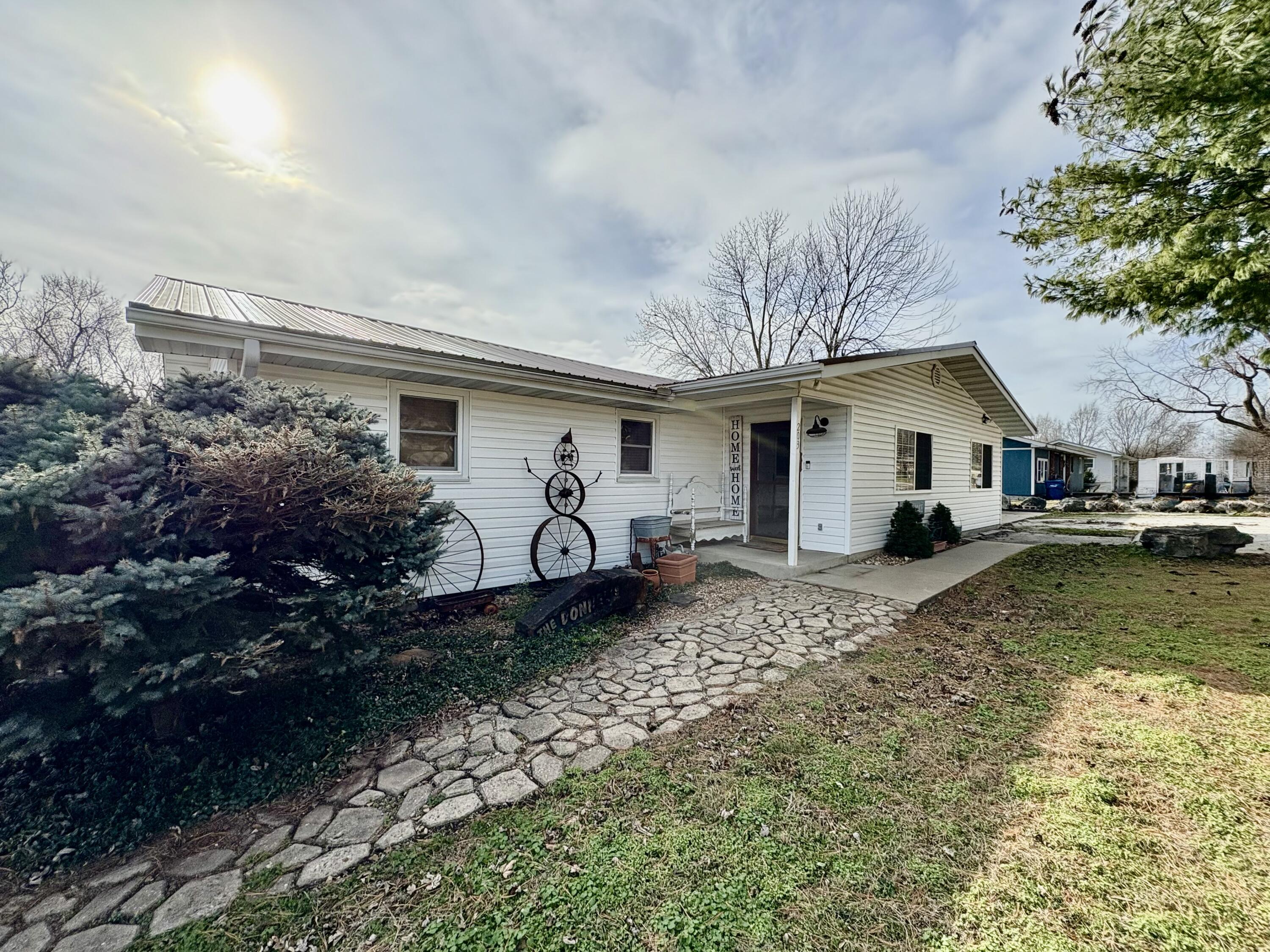 Photo of 203 Wynes Circle Greenfield MO 65661