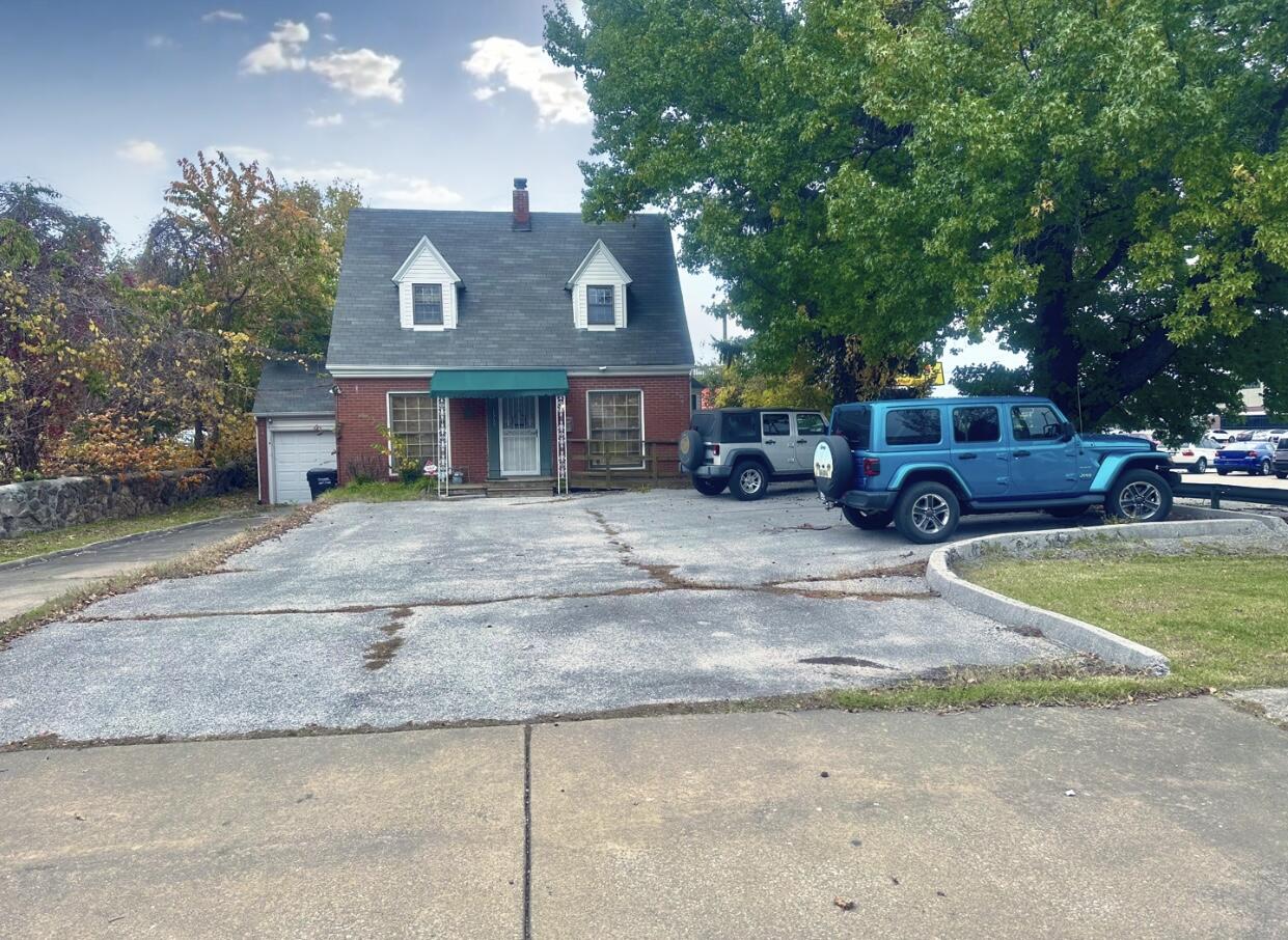 Photo of 1737 E Walnut Street Springfield MO 65802
