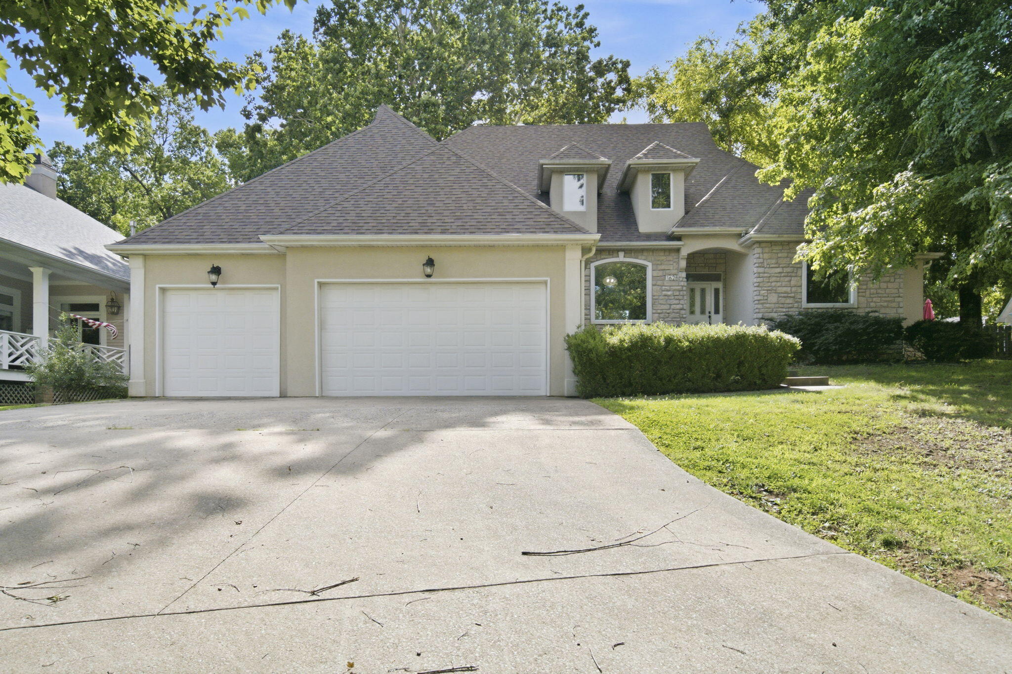 Photo of 1628 S Charing Road Springfield MO 65809
