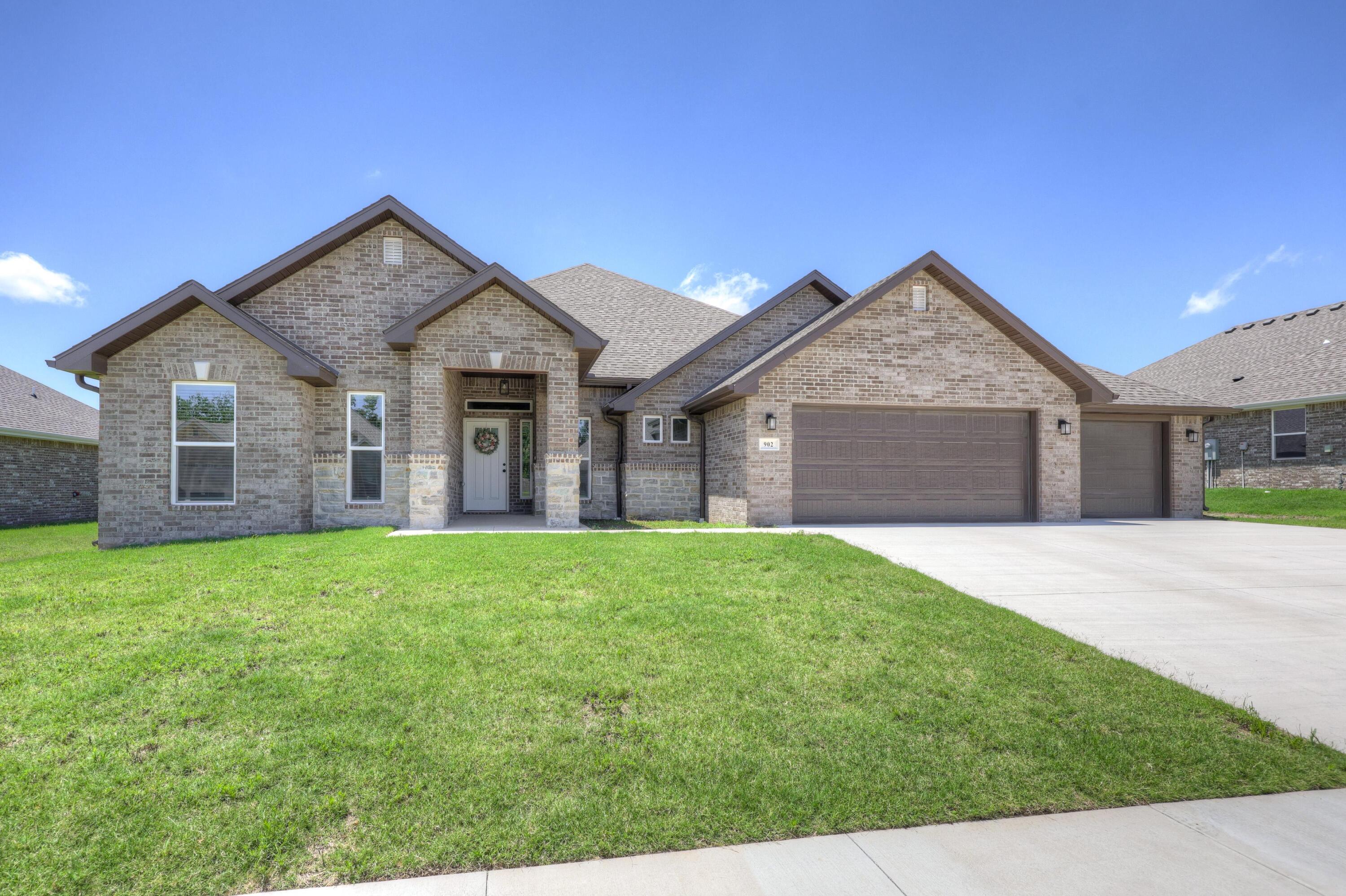 Photo of 902 Silver Oaks Drive Carl Junction MO 64834