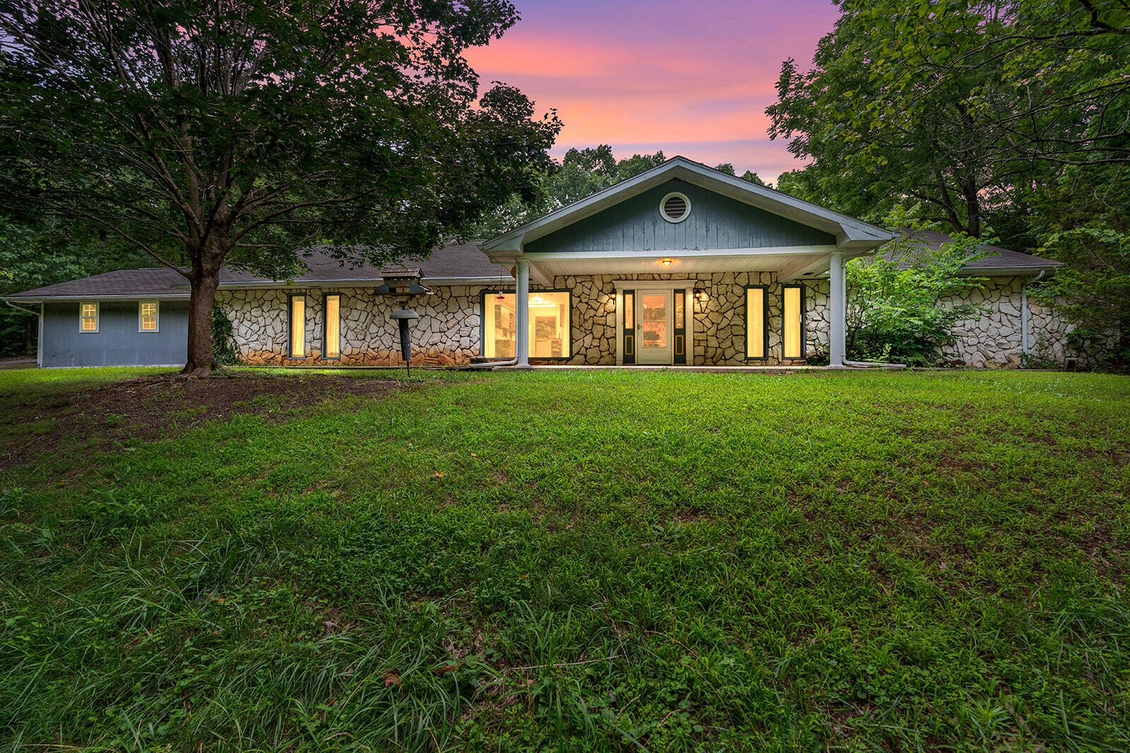Photo of 612 Stoneshire Drive Highlandville MO 65669