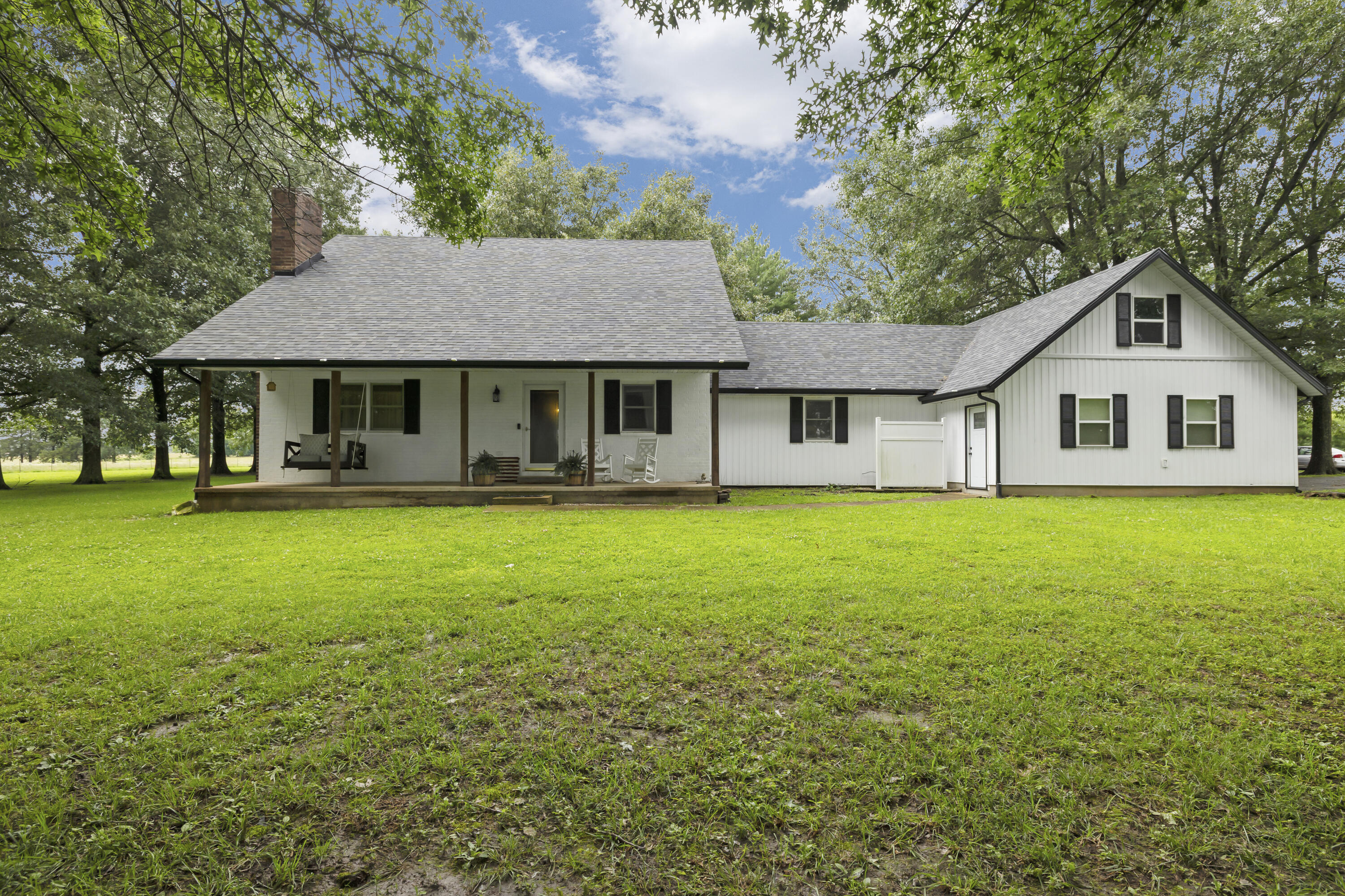 Photo of 1238 E 425th Road Bolivar MO 65613