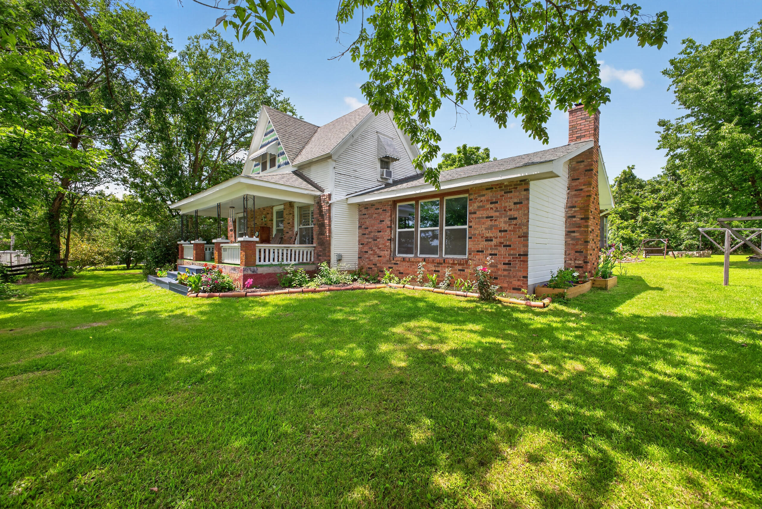Photo of 949 Long State Highway Y Conway MO 65632