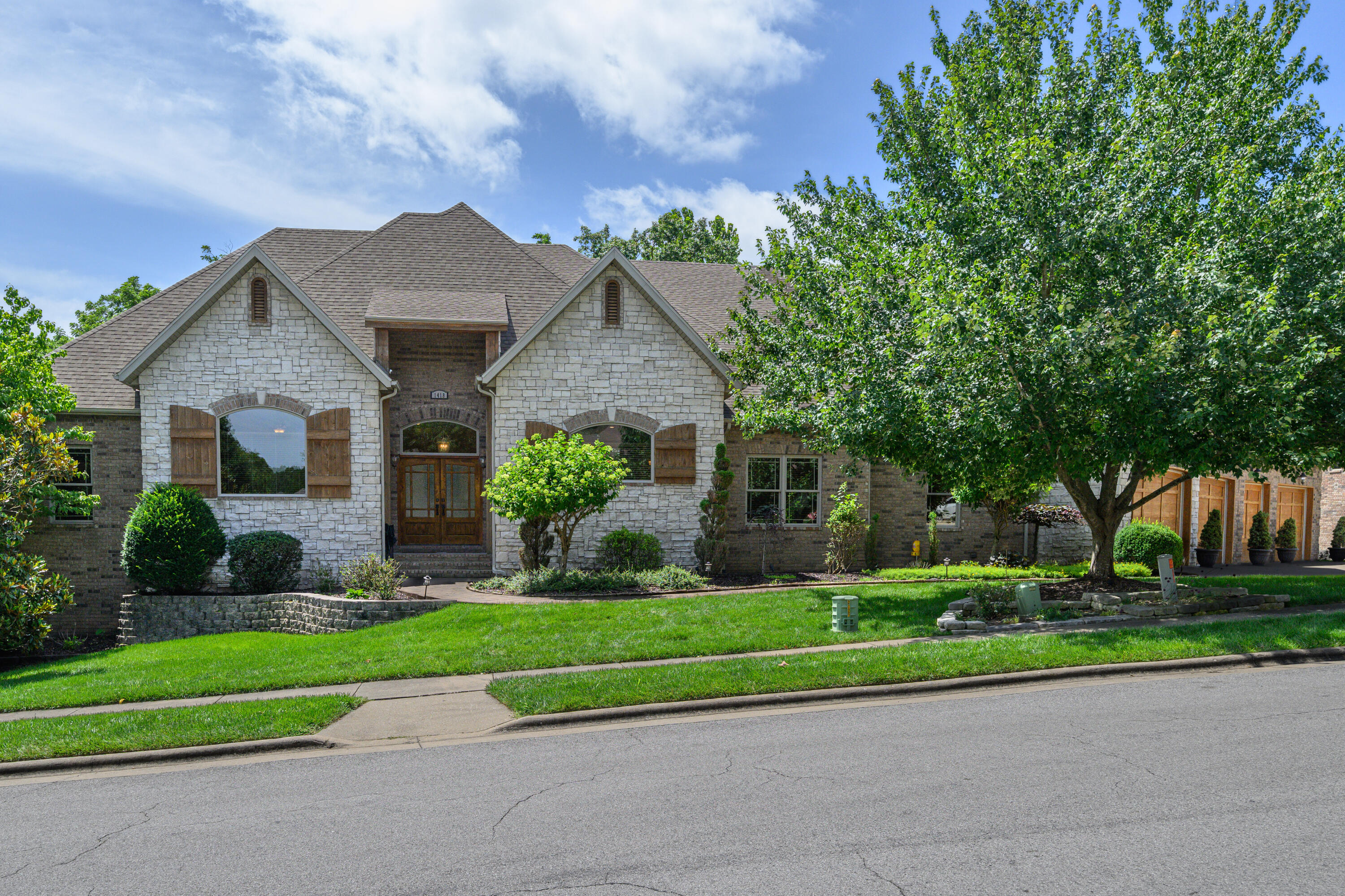 Photo of 1418 E River Oaks Lane Springfield MO 65804