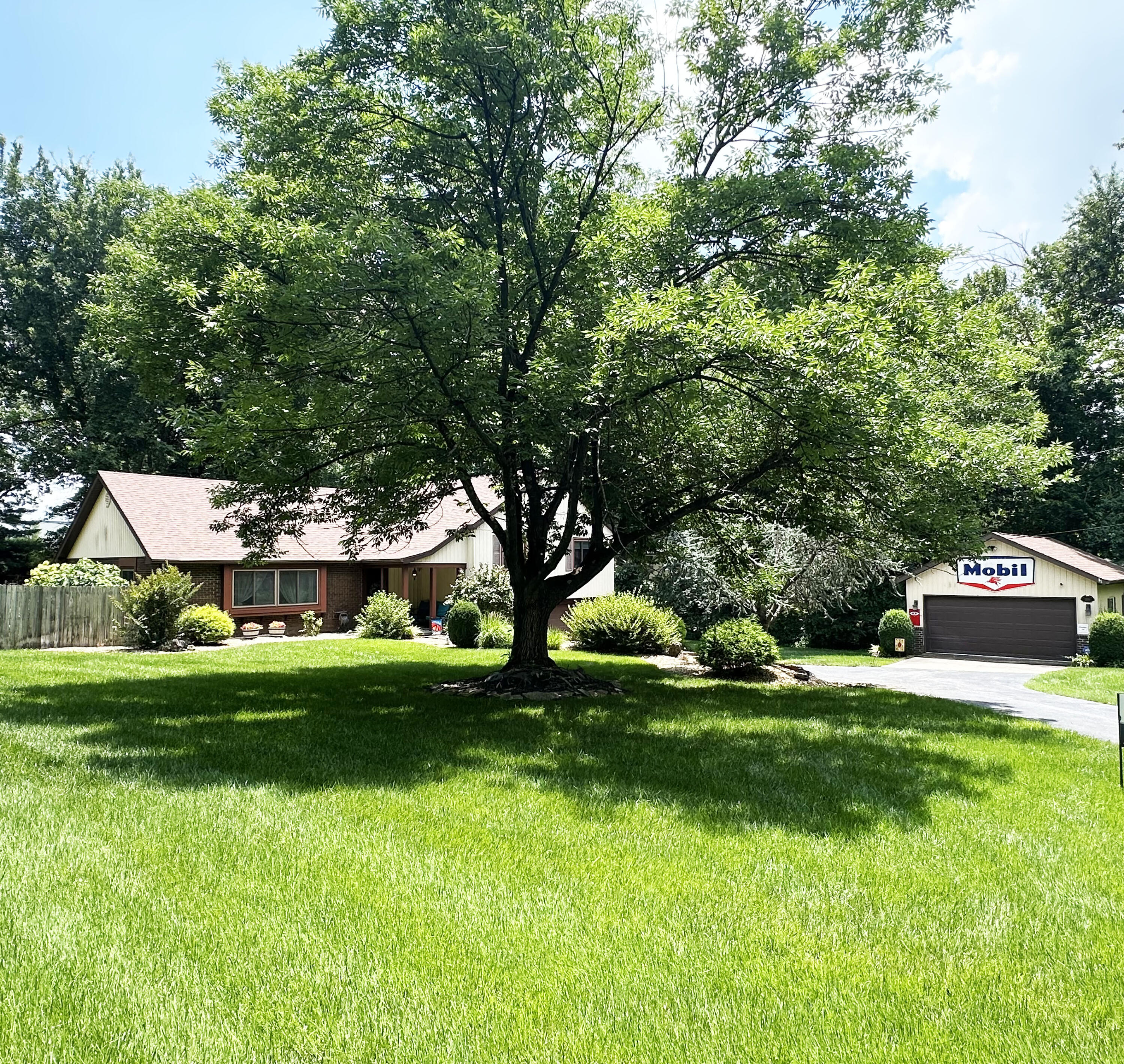 Photo of 2550 E Sparkleberry Lane Springfield MO 65804