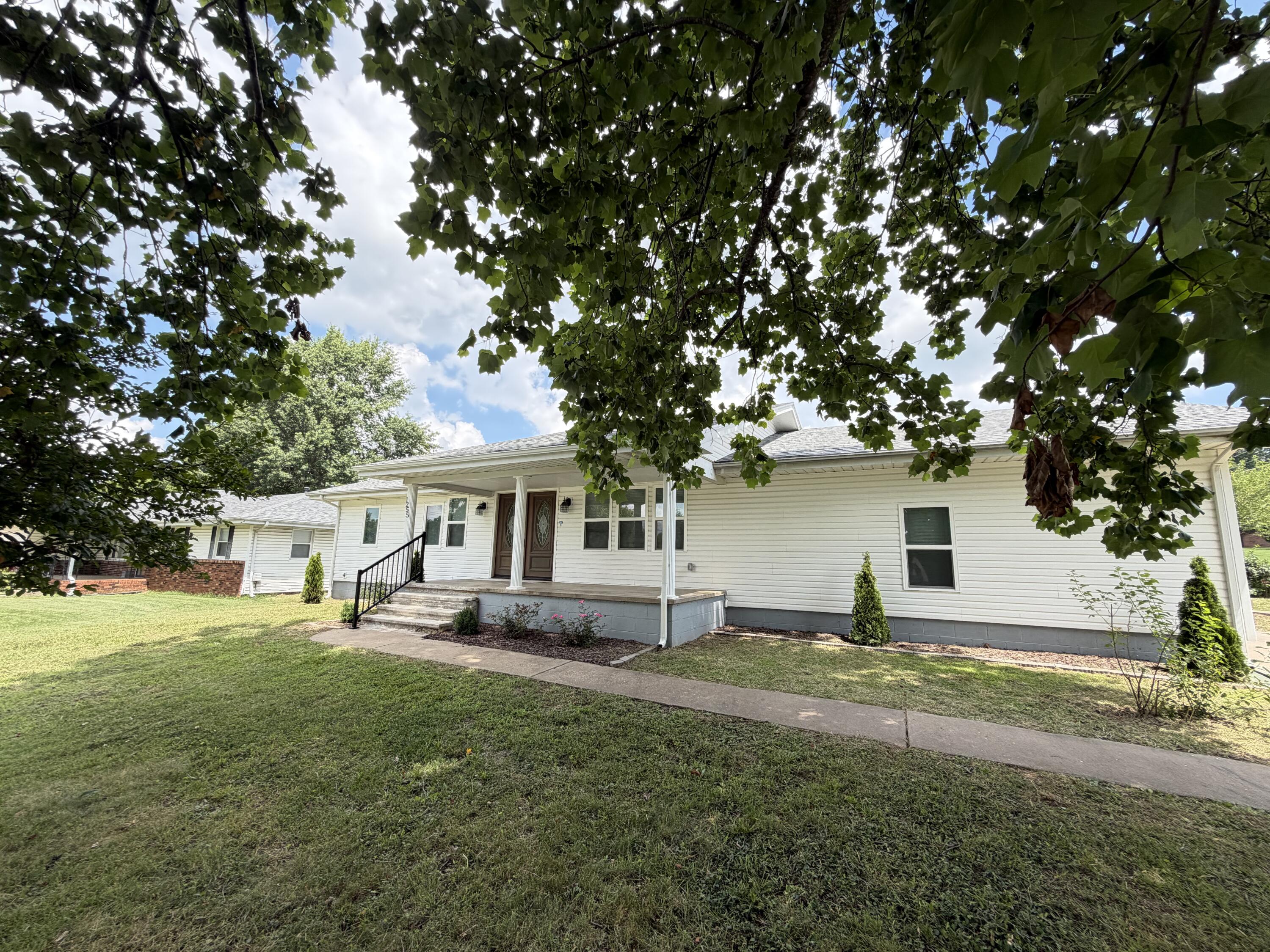 Photo of 1255 E Bonaire Drive Springfield MO 65803