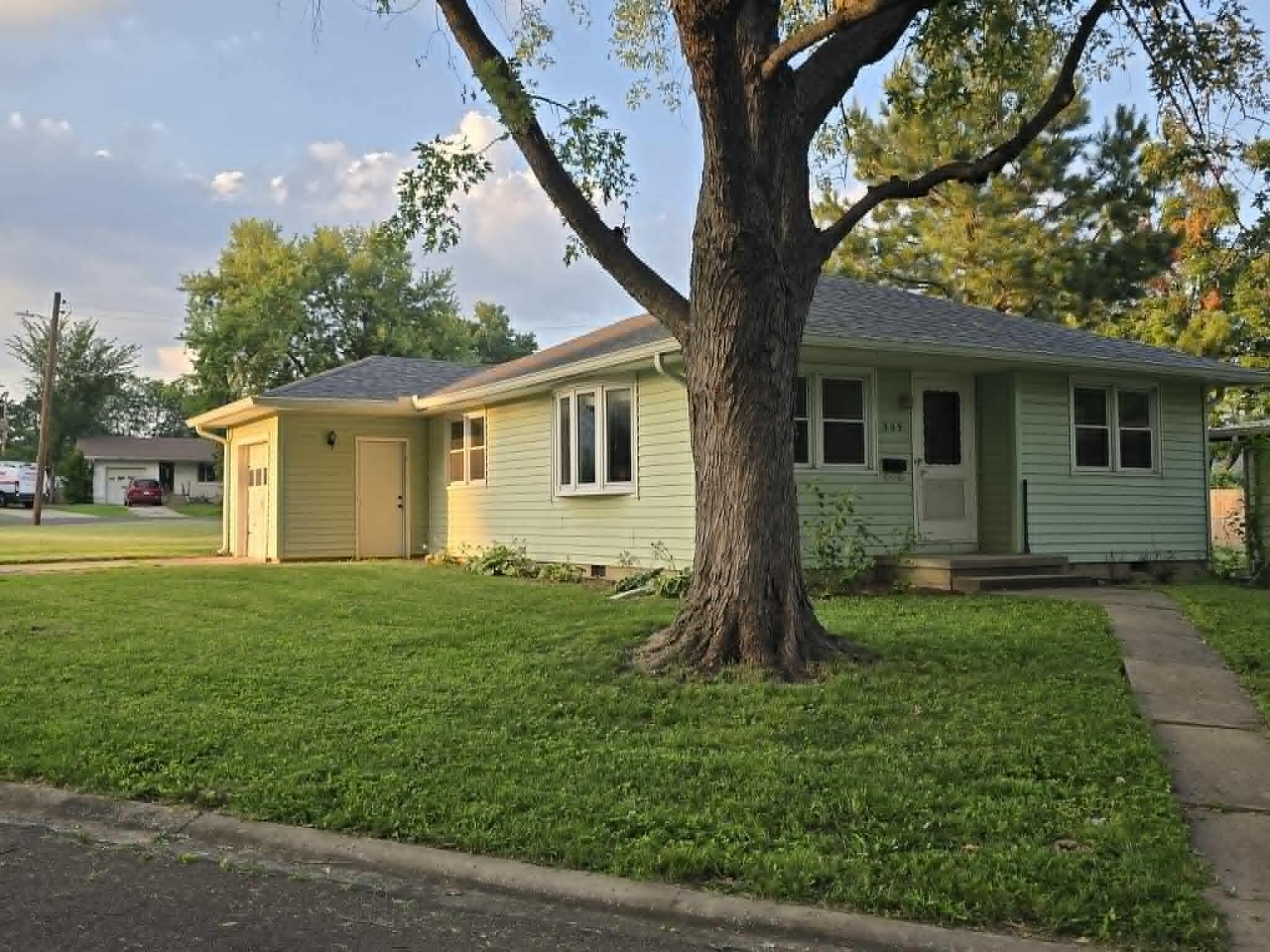 Photo of 303 E Truman Avenue Clinton MO 64735