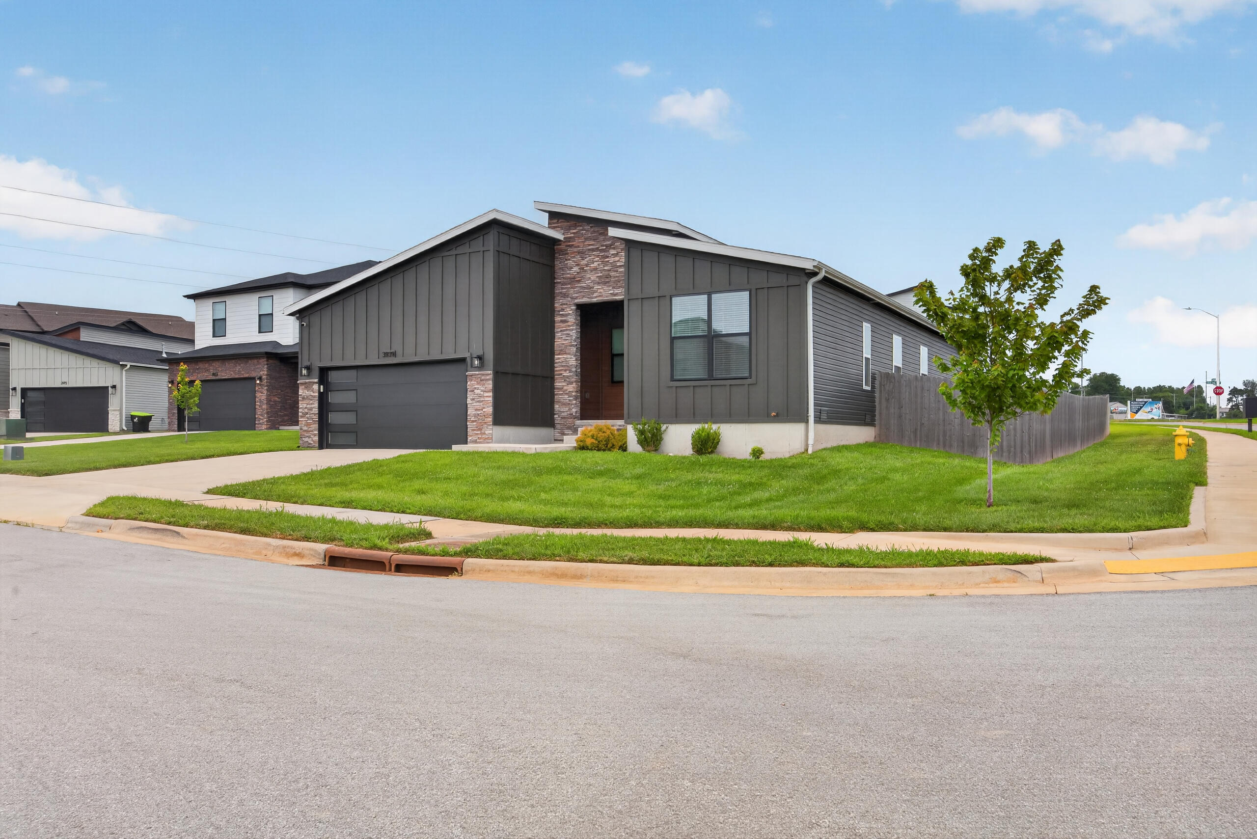 Photo of 3939 E Appledore Court Brookline MO 65619