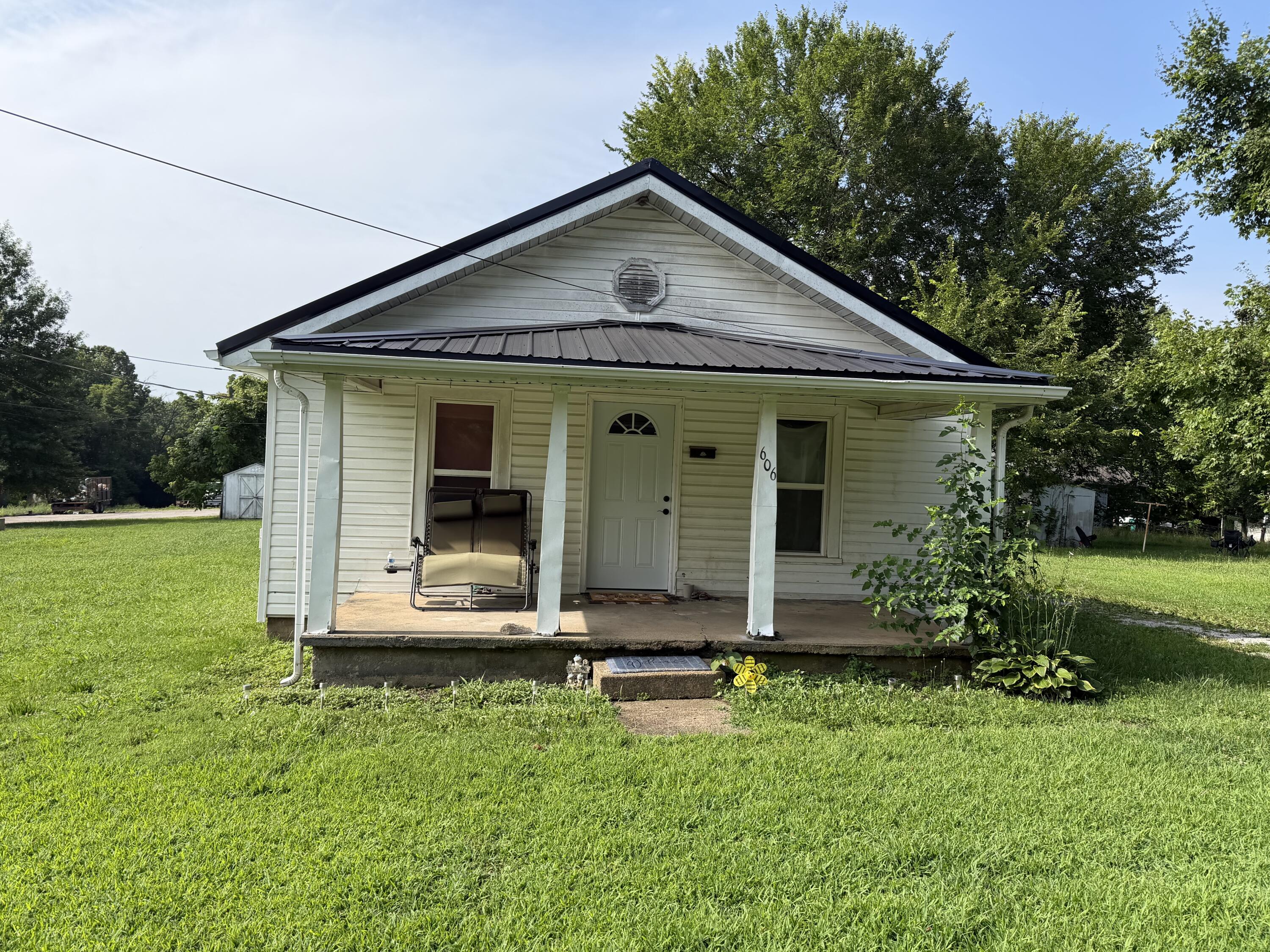 Photo of 606 Park Street Willow Springs MO 65793