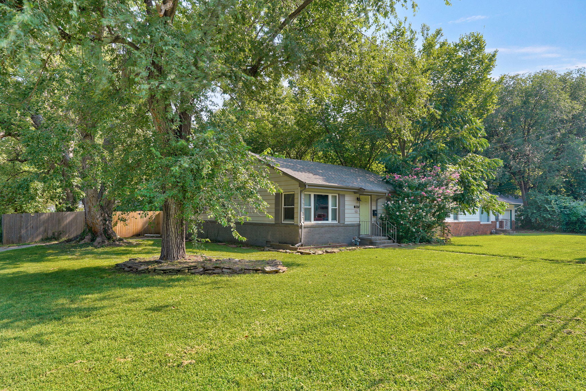 Photo of 303 E Cherokee Street Springfield MO 65807
