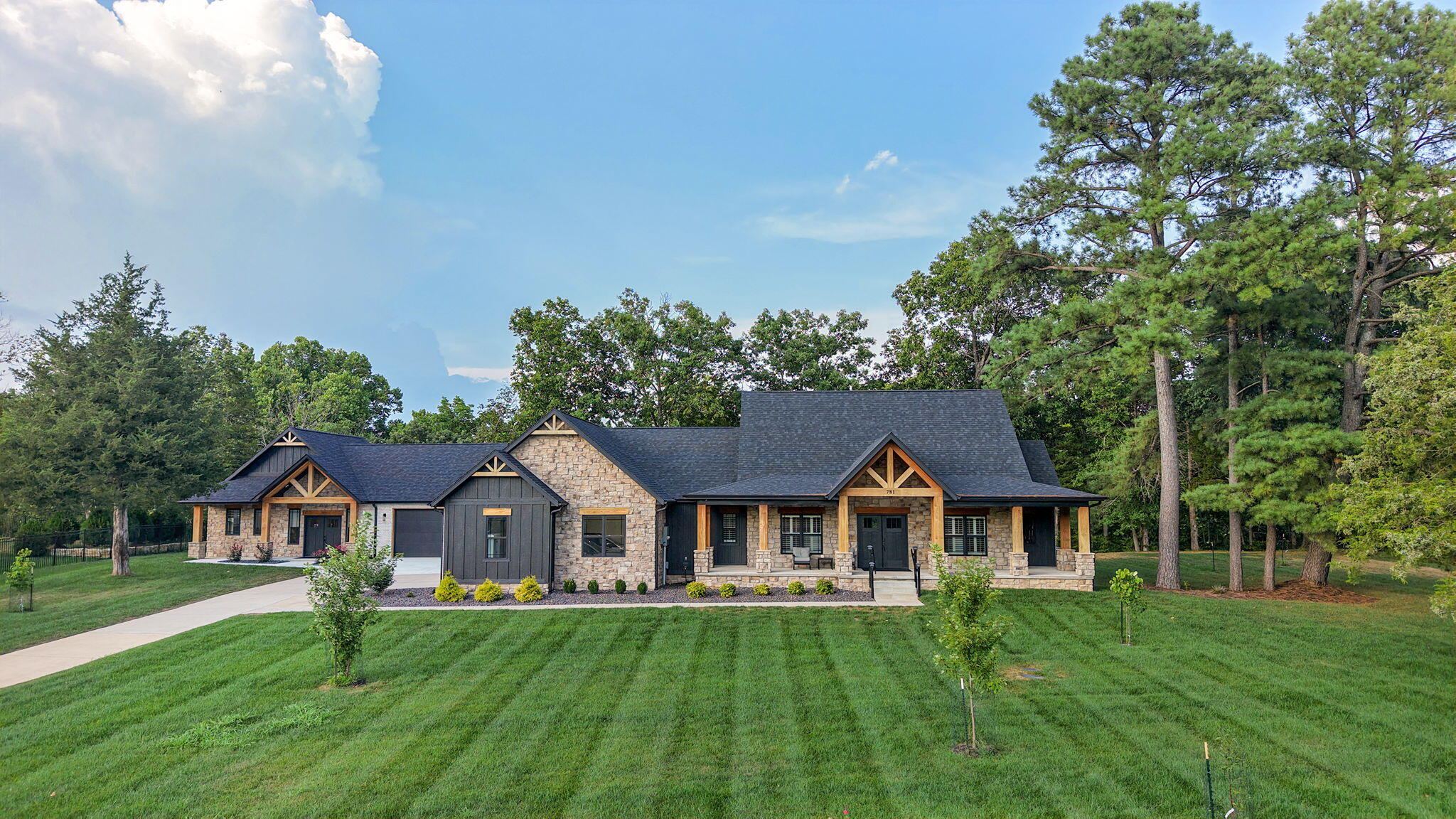 Photo of 781 Seven Pines Drive Chestnutridge MO 65630