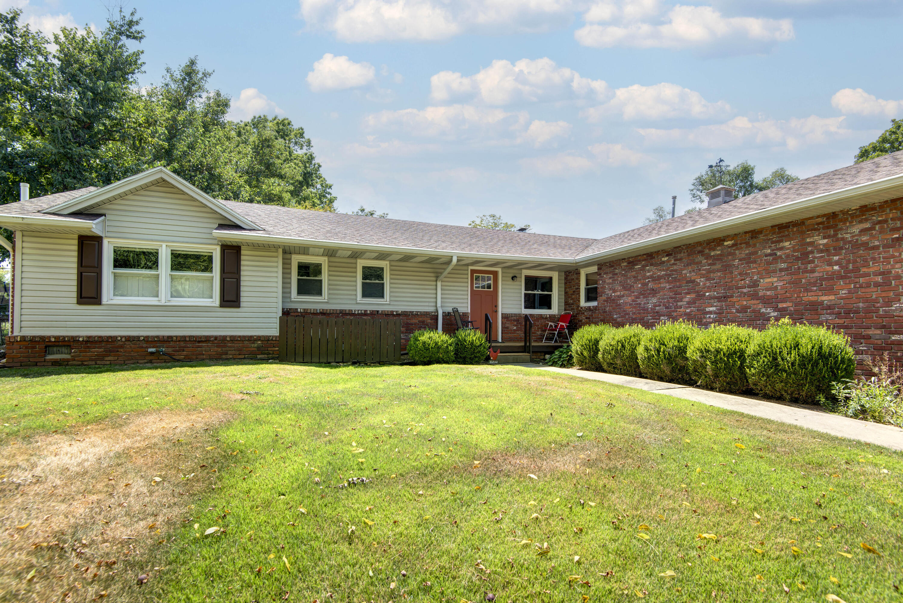 Photo of 1842 E Sunset Drive Springfield MO 65804