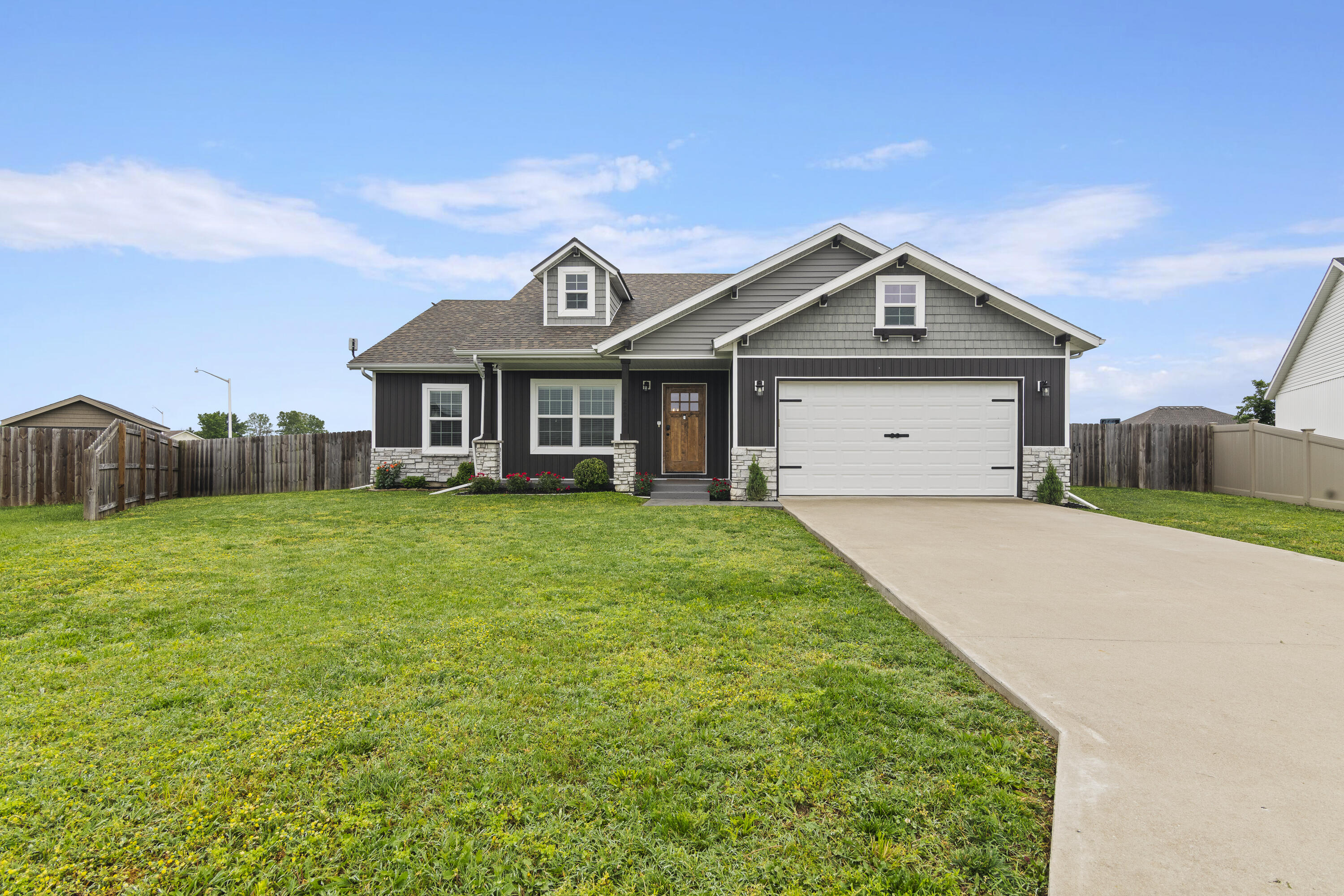 Photo of 2390 S Sedona Court Bolivar MO 65613