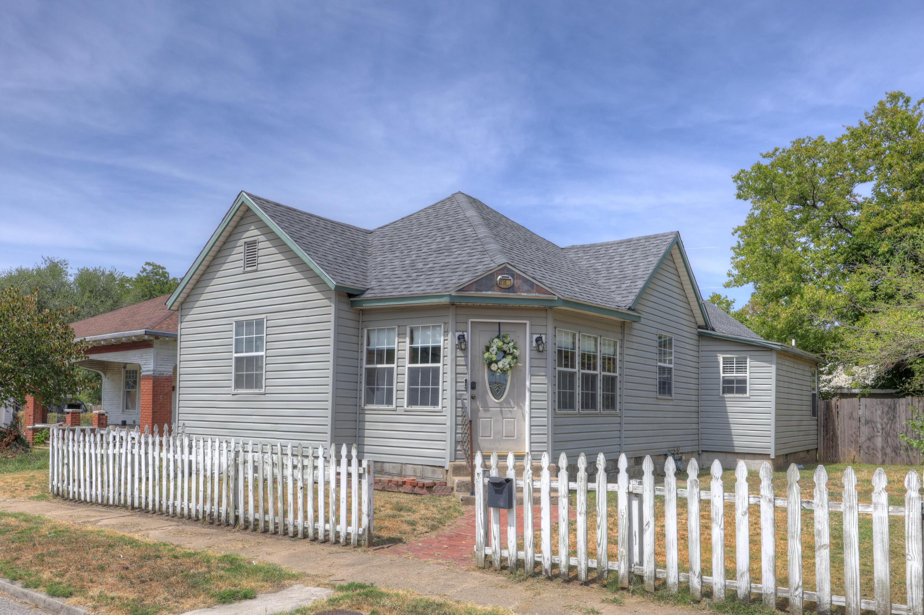 Photo of 116 W Hall Street Carterville MO 64835