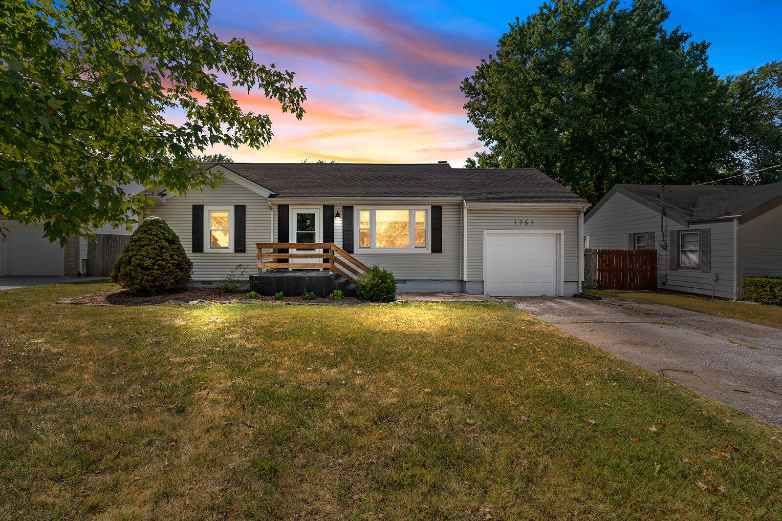 Photo of 1751 S Kentwood Avenue Springfield MO 65804