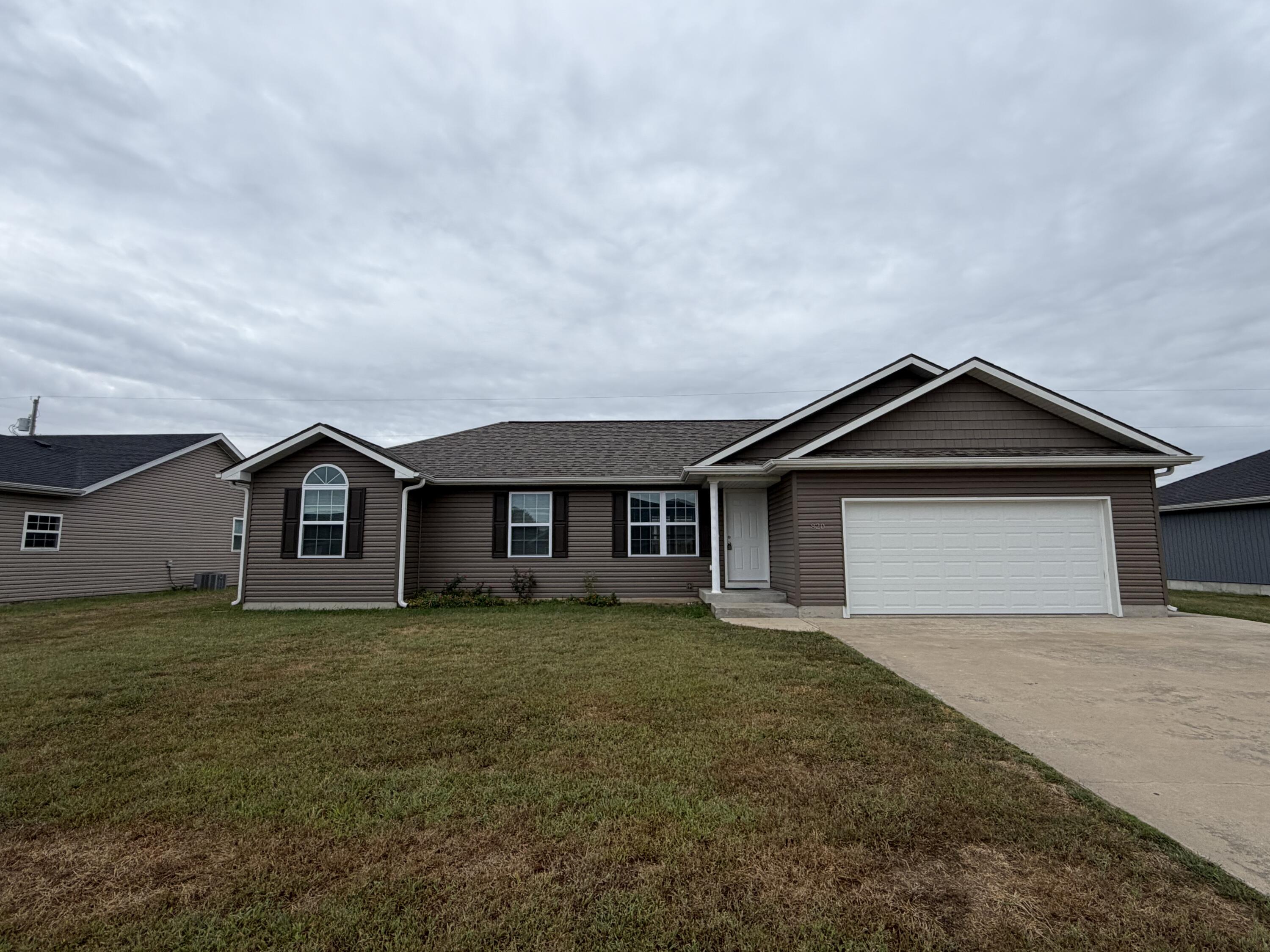 Photo of 820 W Stewart Street Bolivar MO 65613