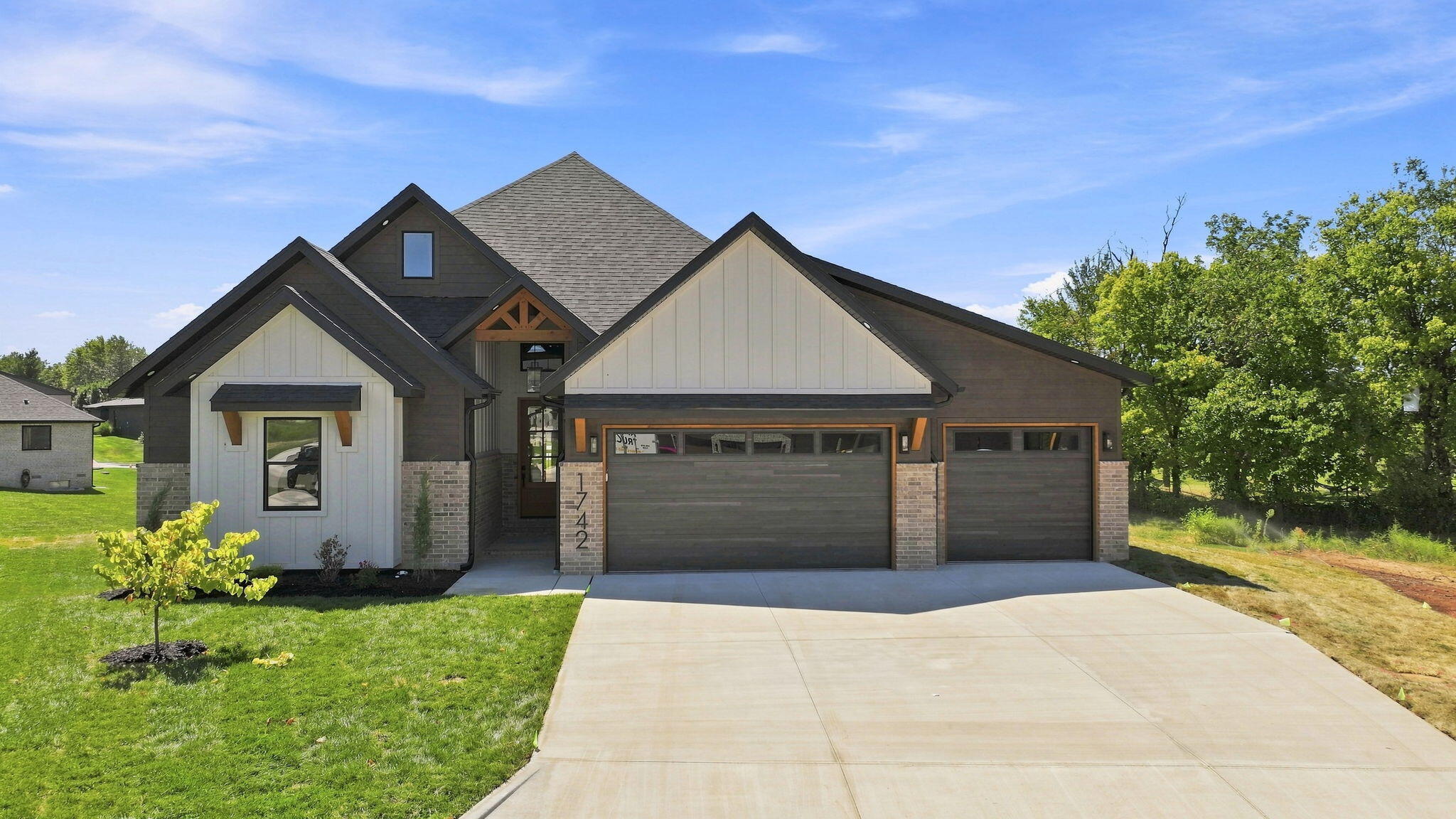 Photo of 1742 E Skyline Avenue Ozark MO 65721