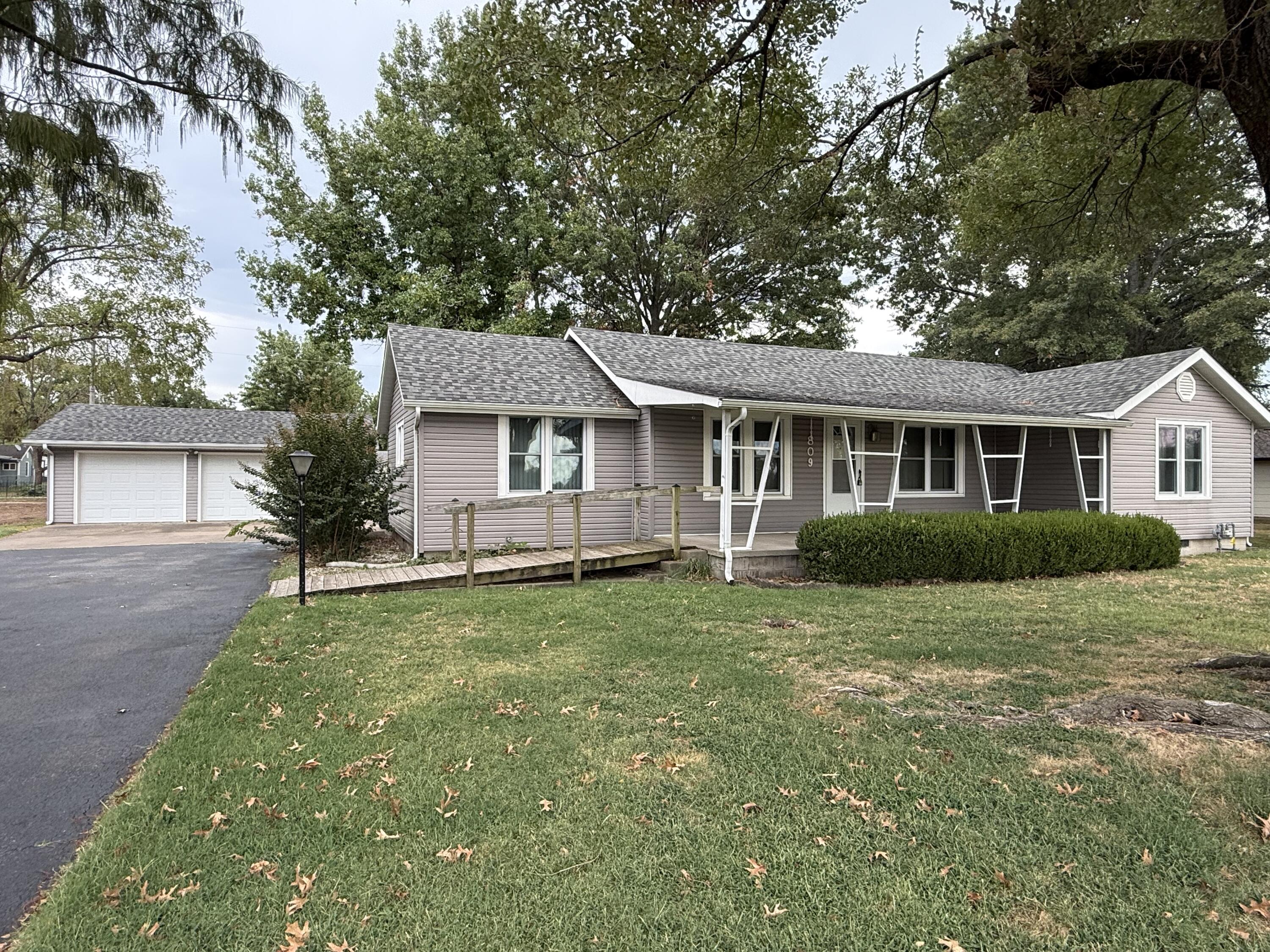 Photo of 809 Irwin Street Duenweg MO 64841