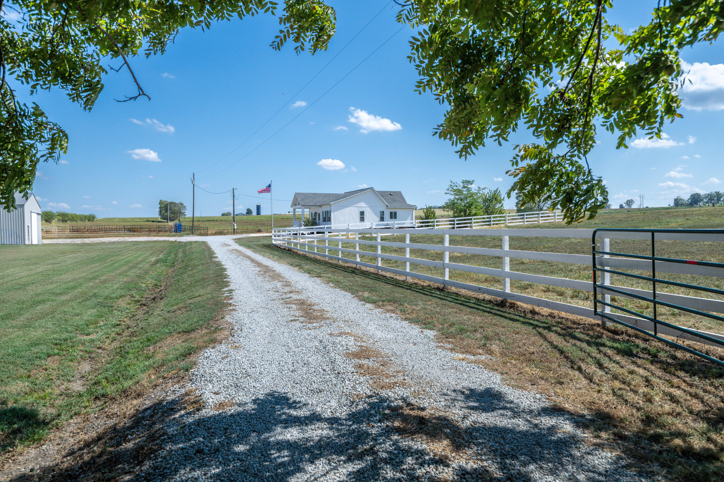Photo of 1584 E 517th Road Brighton MO 65617