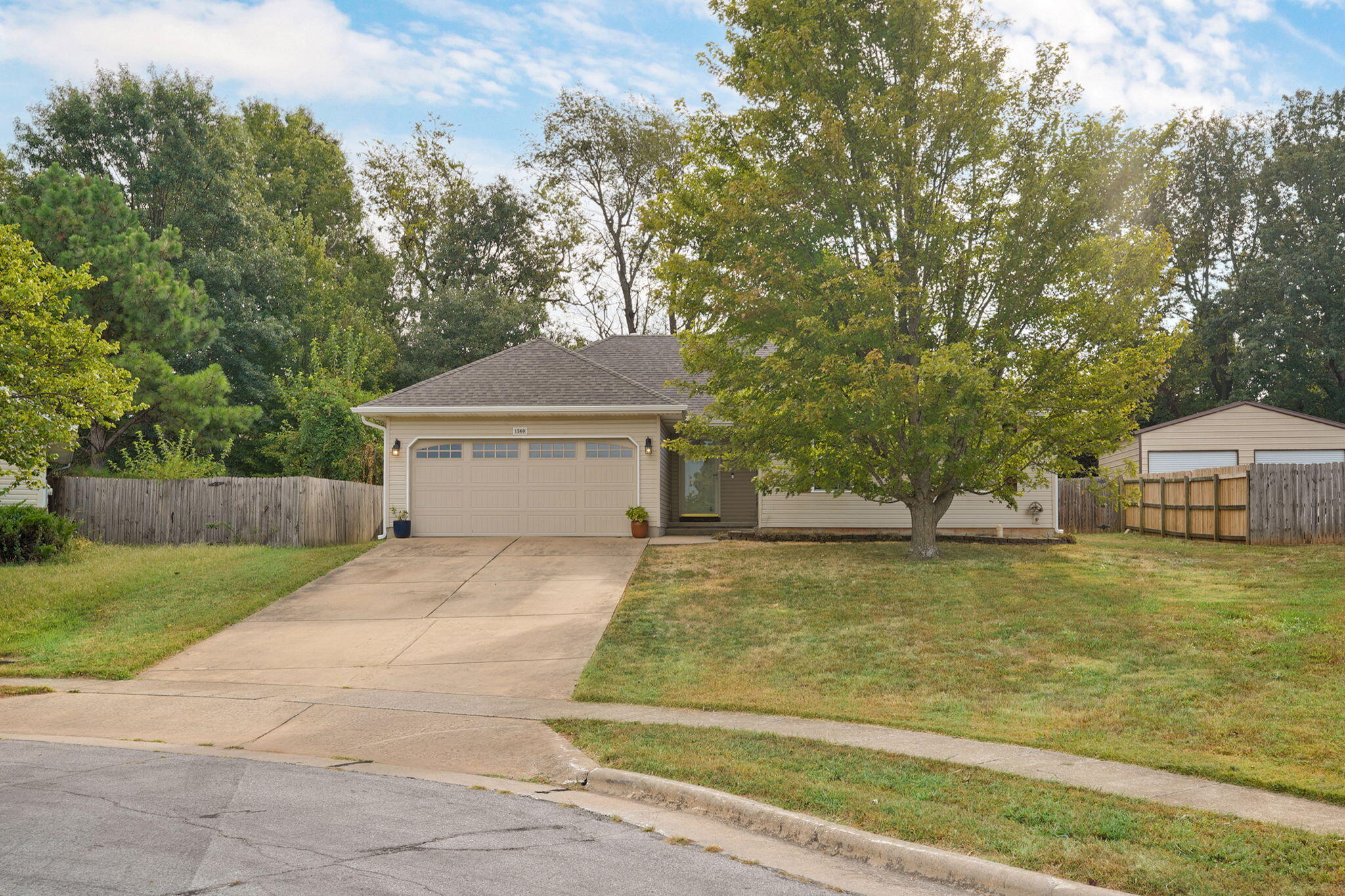 Photo of 1560 S Timbercreek Avenue Springfield MO 65807