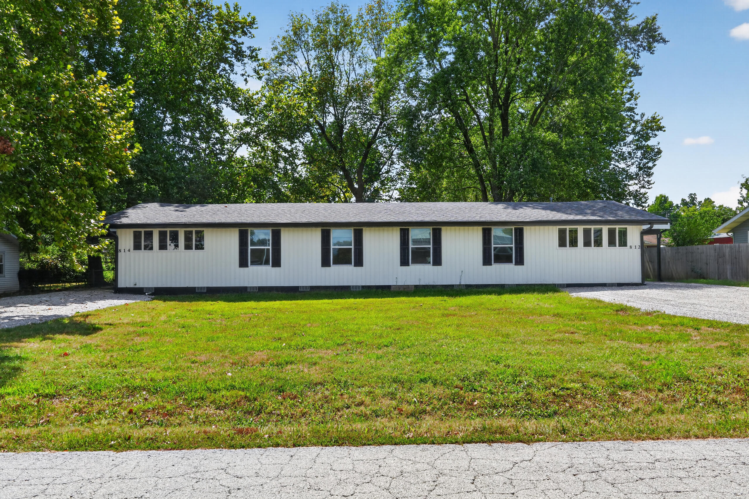 Photo of 812 E Lindon Street Bolivar MO 65613