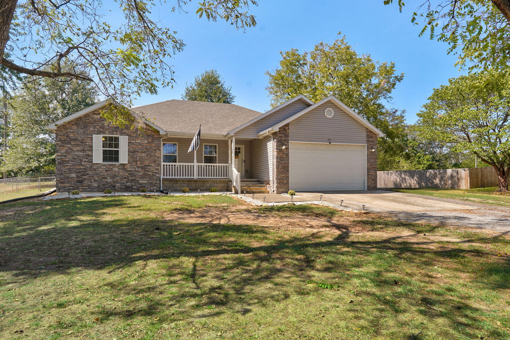 Photo of 417 N Sunset Avenue Bolivar MO 65613