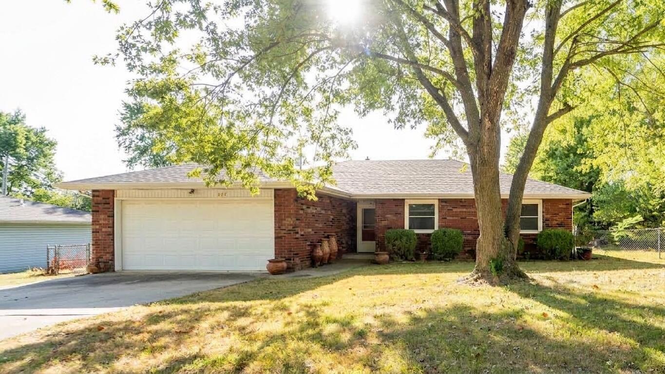 Photo of 225 N Pringle Avenue Ash Grove MO 65604