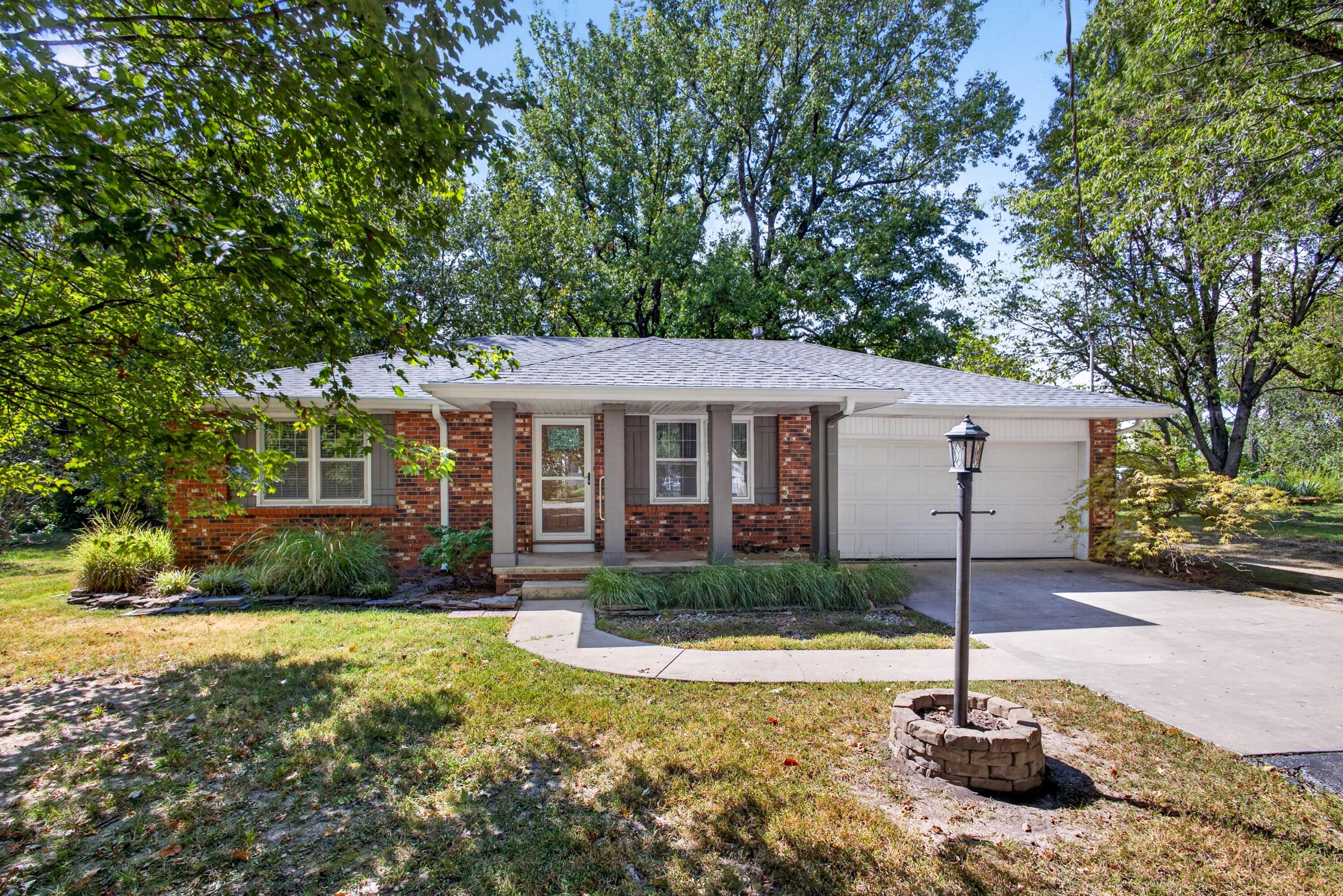 Photo of 2829 N Oakland Avenue Springfield MO 65803