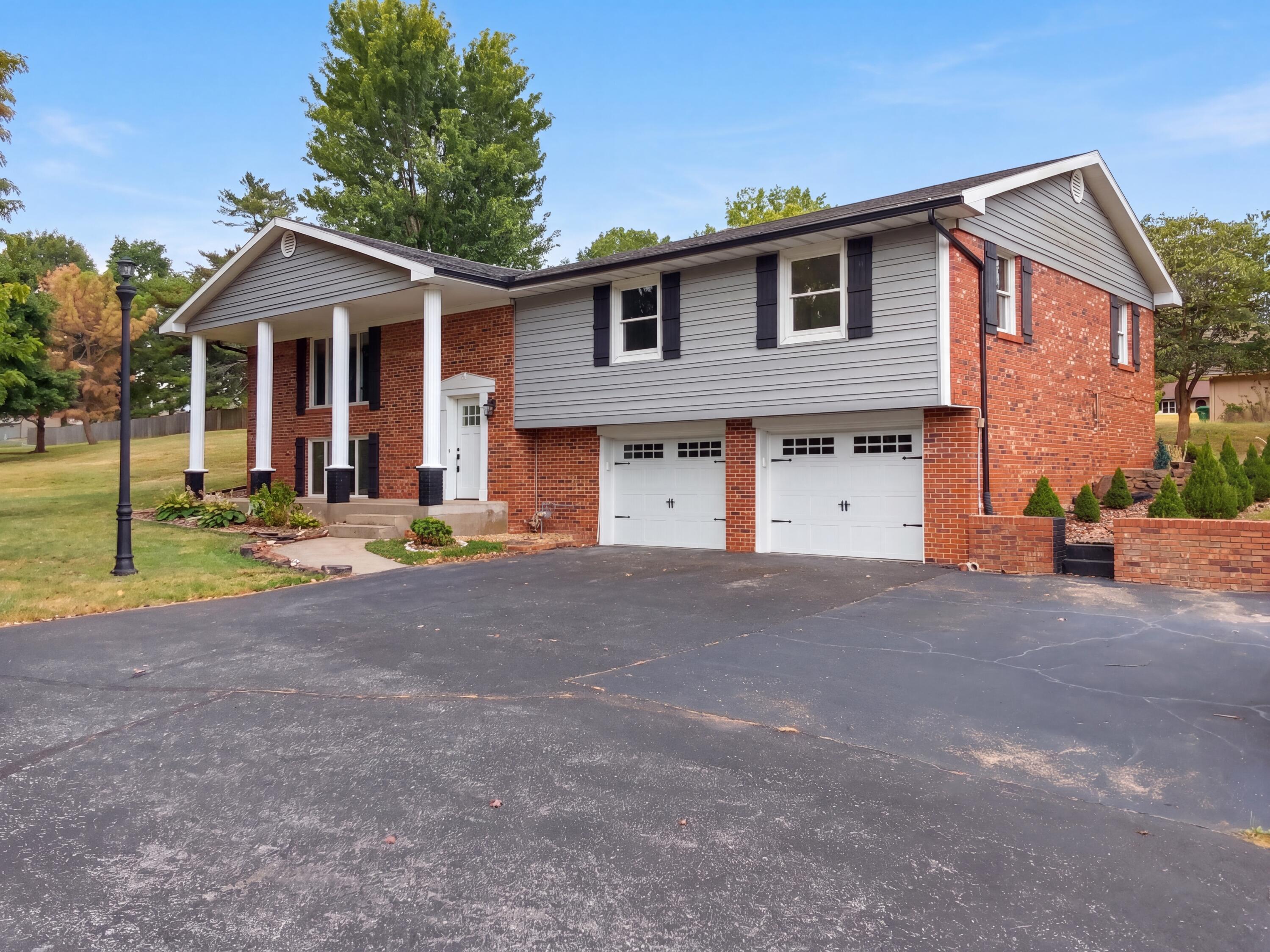 Photo of 624 Oak Grove Avenue Monett MO 65708