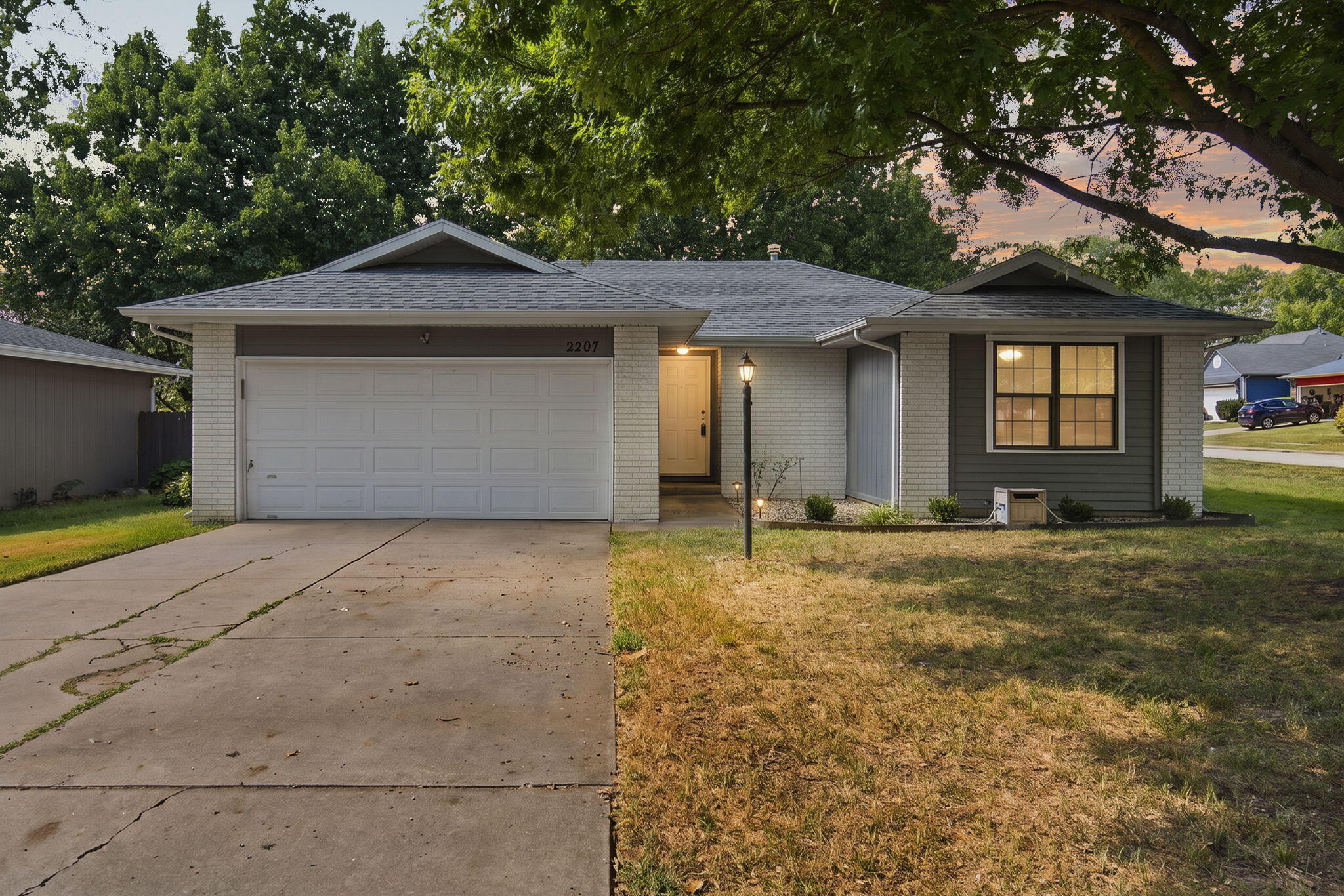 Photo of 2207 S Nettleton Avenue Springfield MO 65807