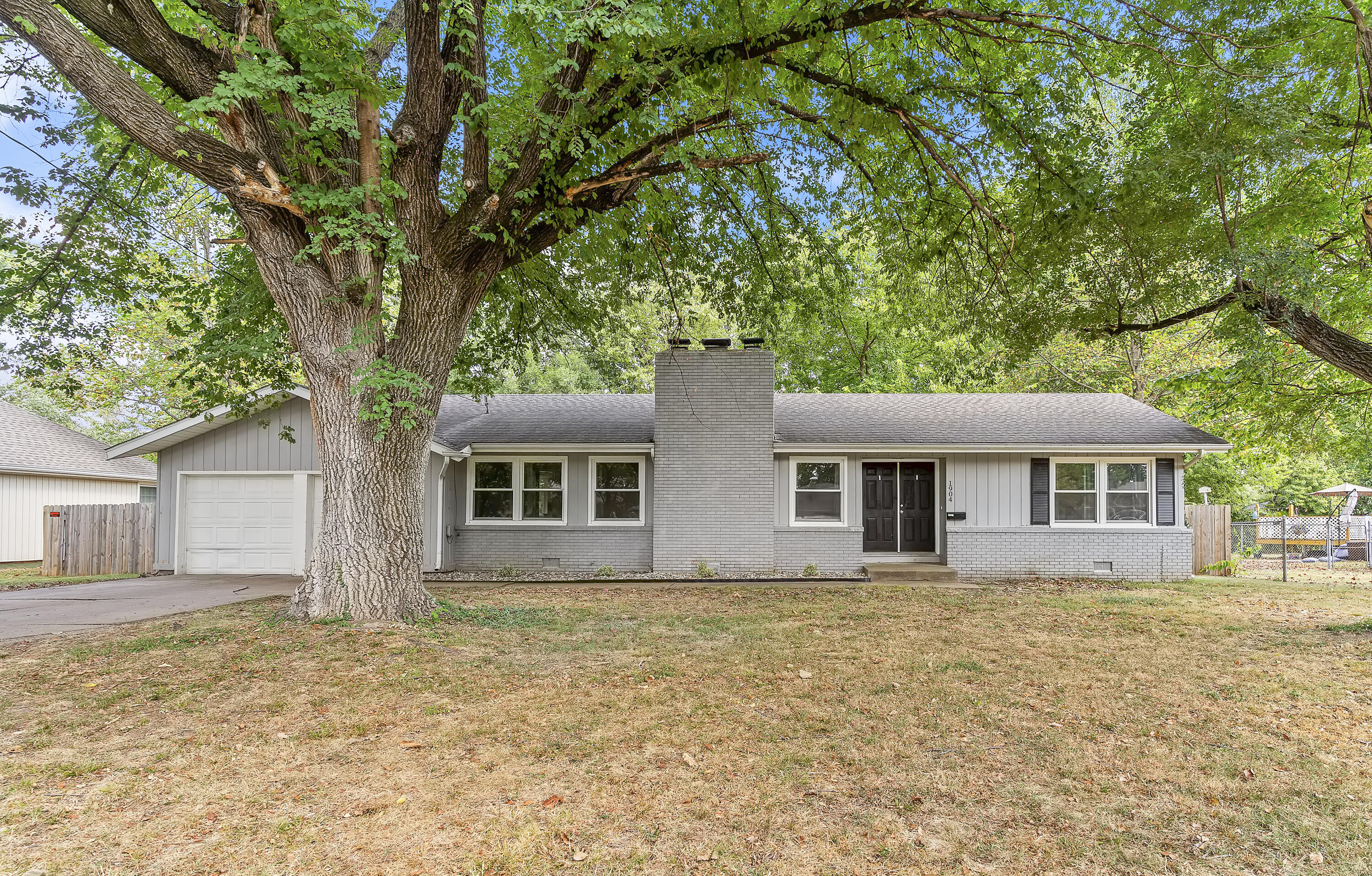 Photo of 1904 S Glencrest Avenue Springfield MO 65804