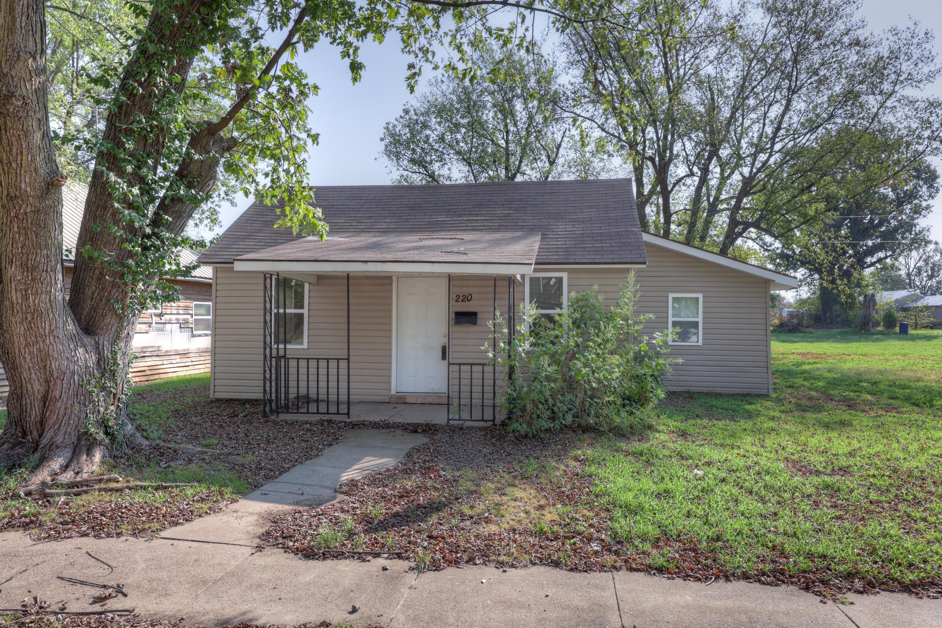 Photo of 220 N Ohio Avenue Columbus KS 66725