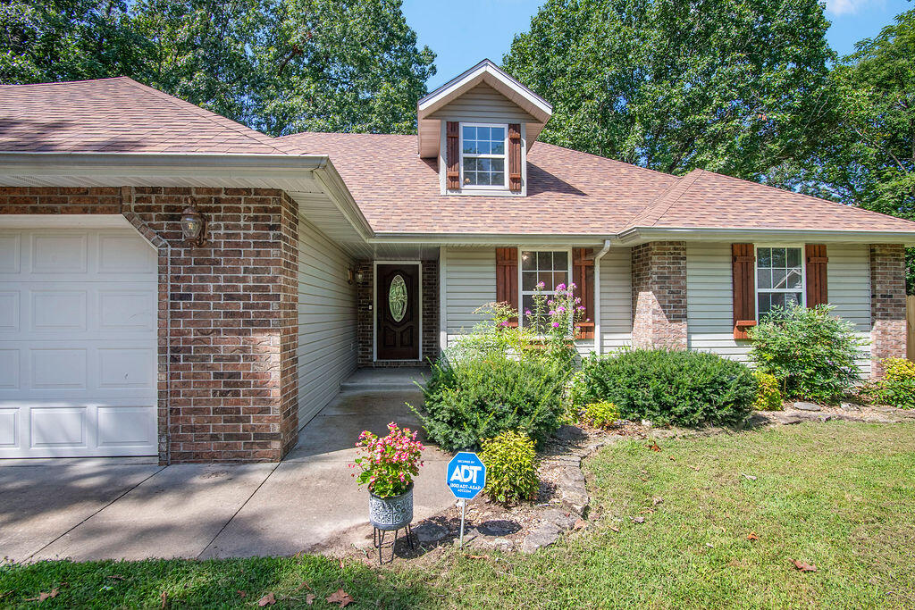 Photo of 1496 S Alice Gayle Circle Nixa MO 65714