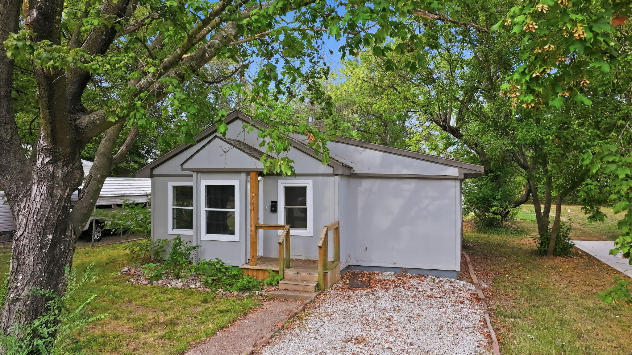 Photo of 741 N Warren Avenue Springfield MO 65802