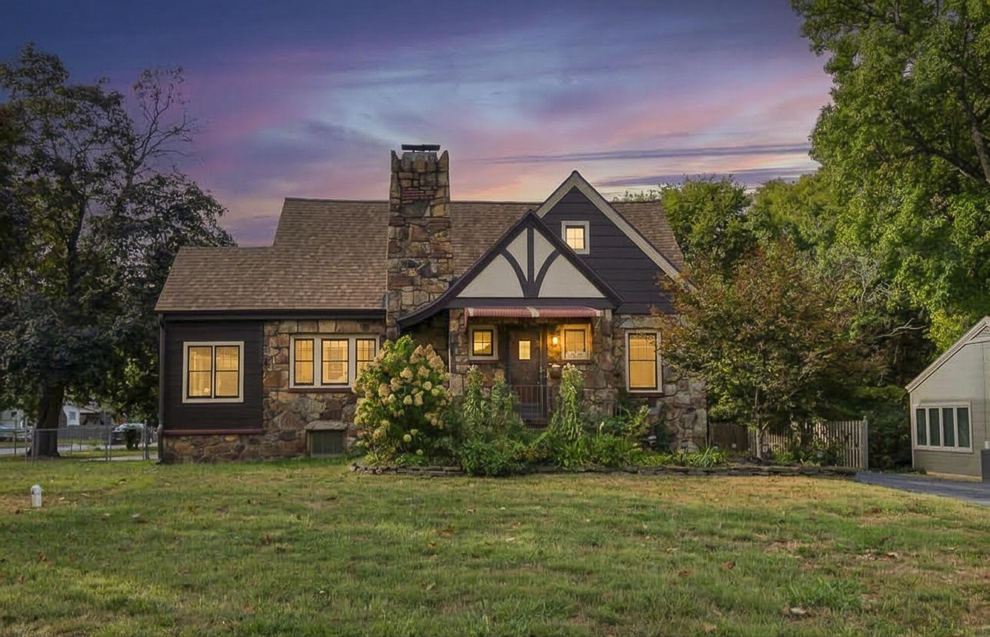 Photo of 1328 E Bennett Street Springfield MO 65804