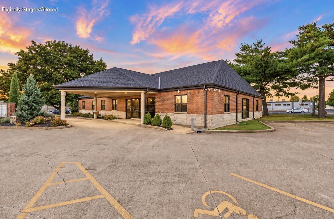 Photo of 1609 S Enterprise Avenue Springfield MO 65804