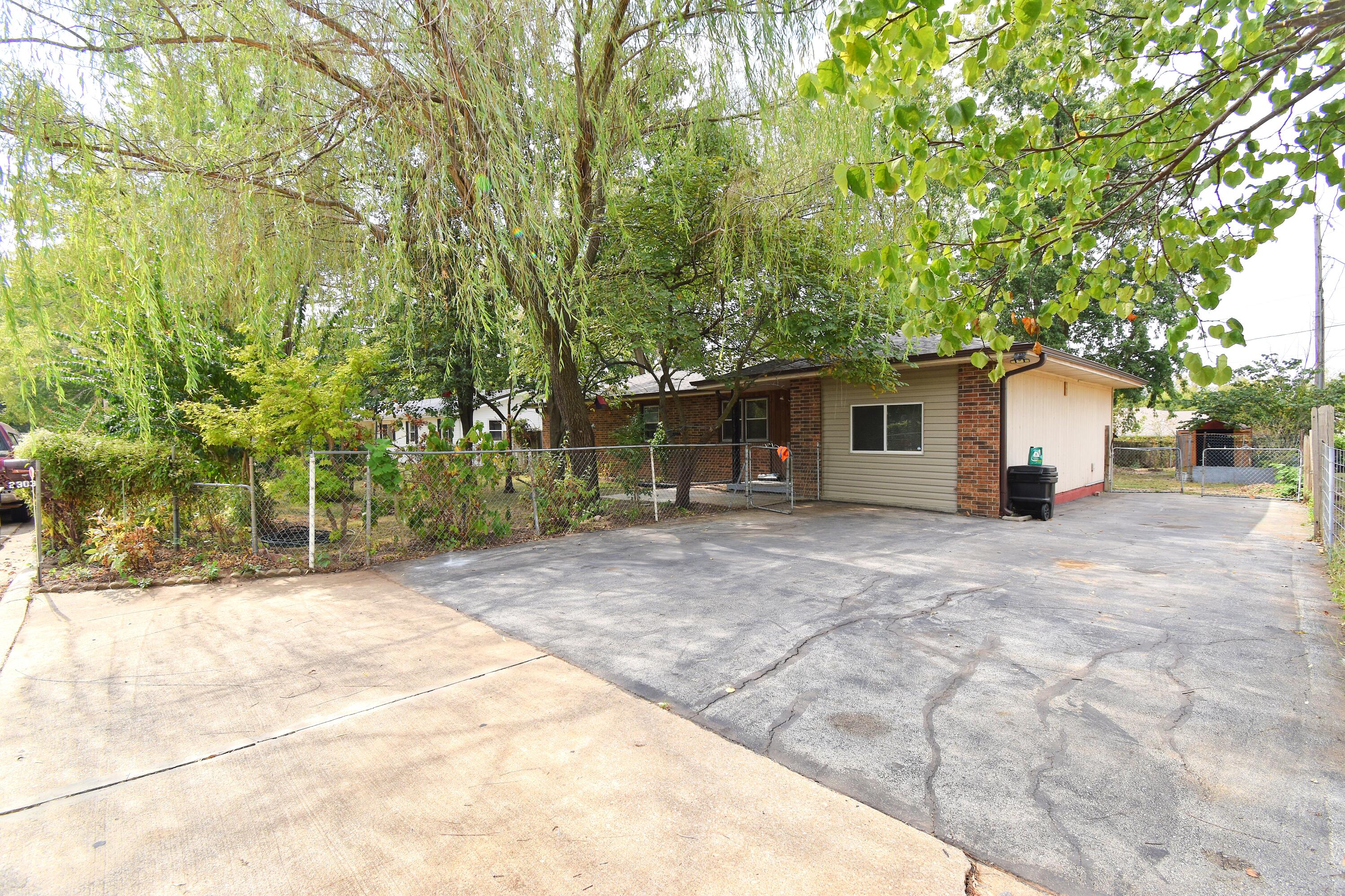 Photo of 2303 S Orchard Avenue Bolivar MO 65613