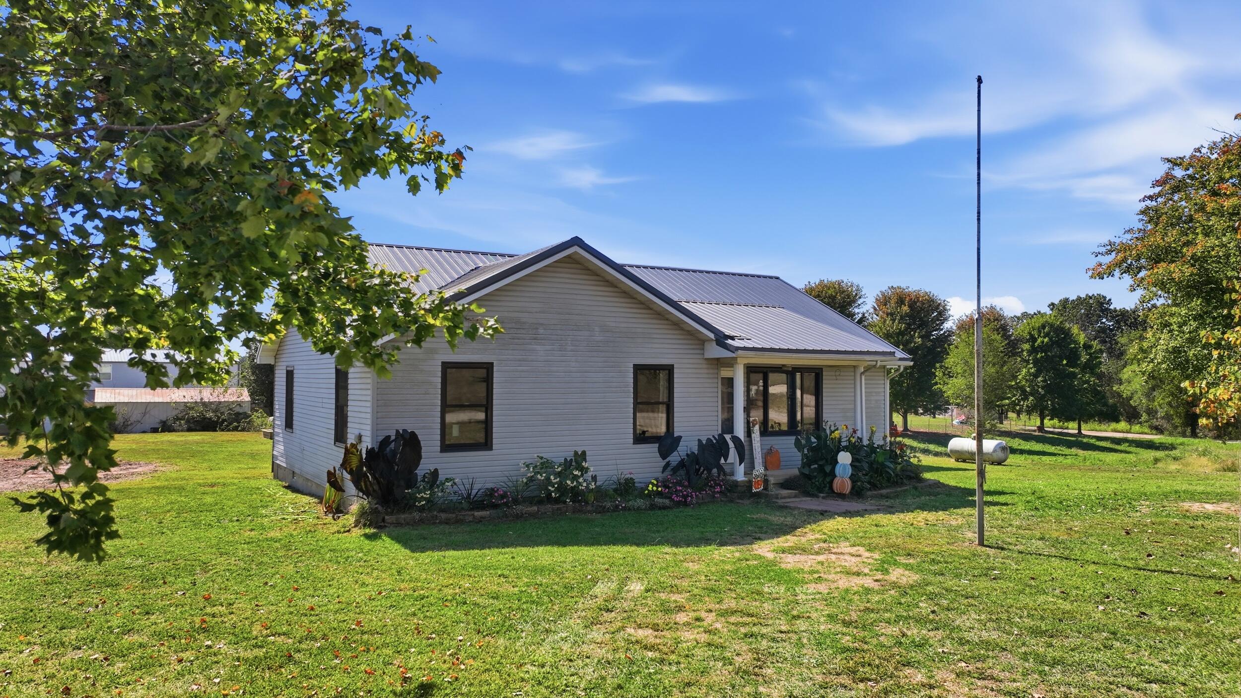 Photo of 305 Woolsey Street Mountain View MO 65548