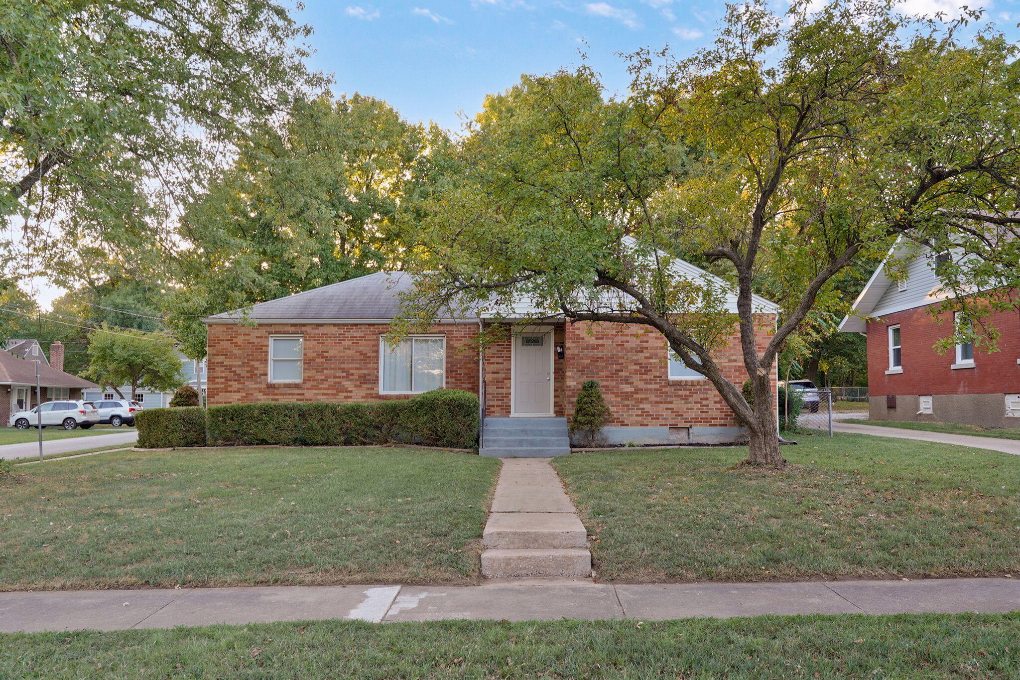 Photo of 637 S Kickapoo Avenue Springfield MO 65804
