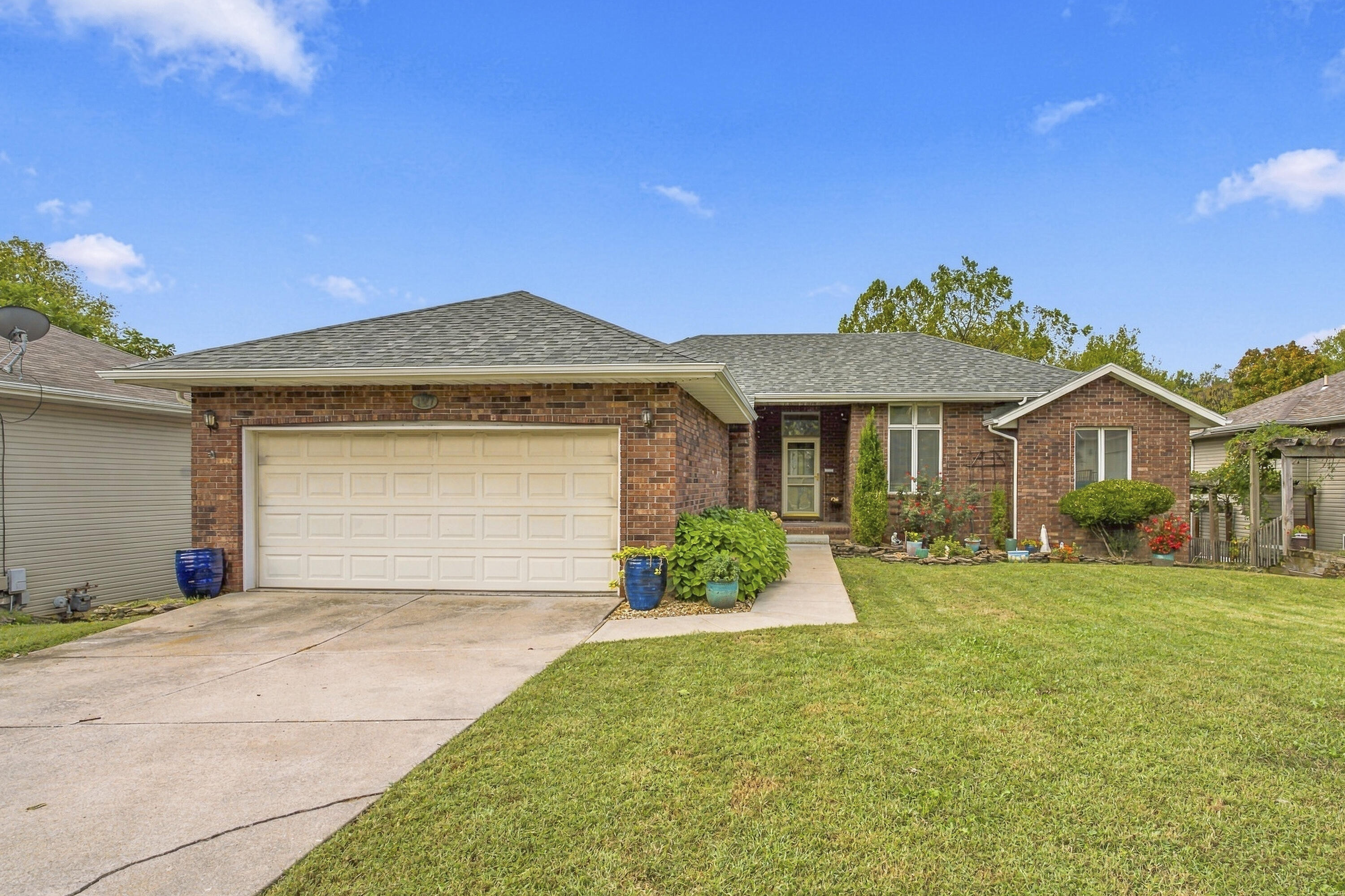 Photo of 3327 S Lakeside Avenue Springfield MO 65804