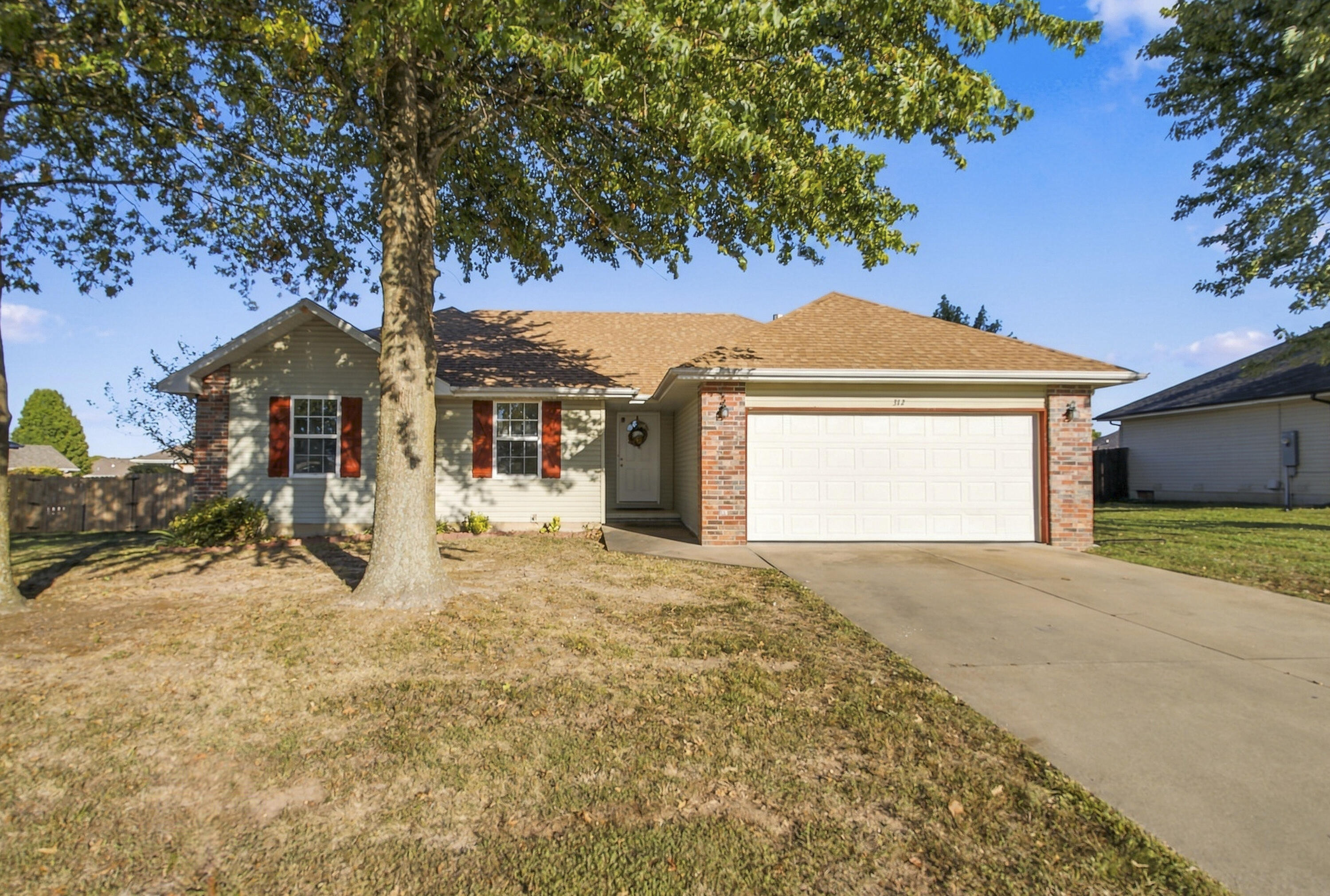 Photo of 312 N Seminole Clever MO 65631