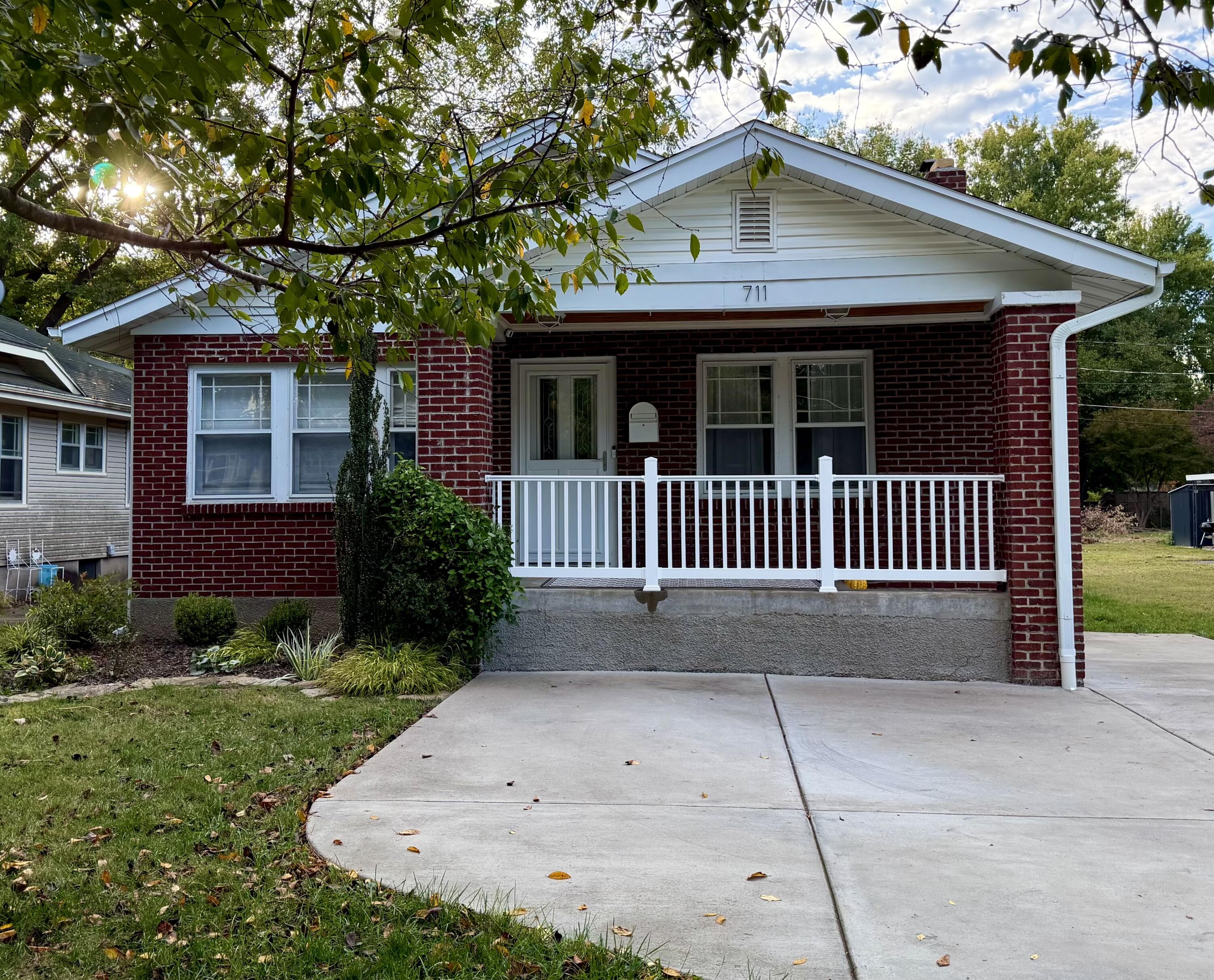 Photo of 711 S Fremont Avenue Springfield MO 65804
