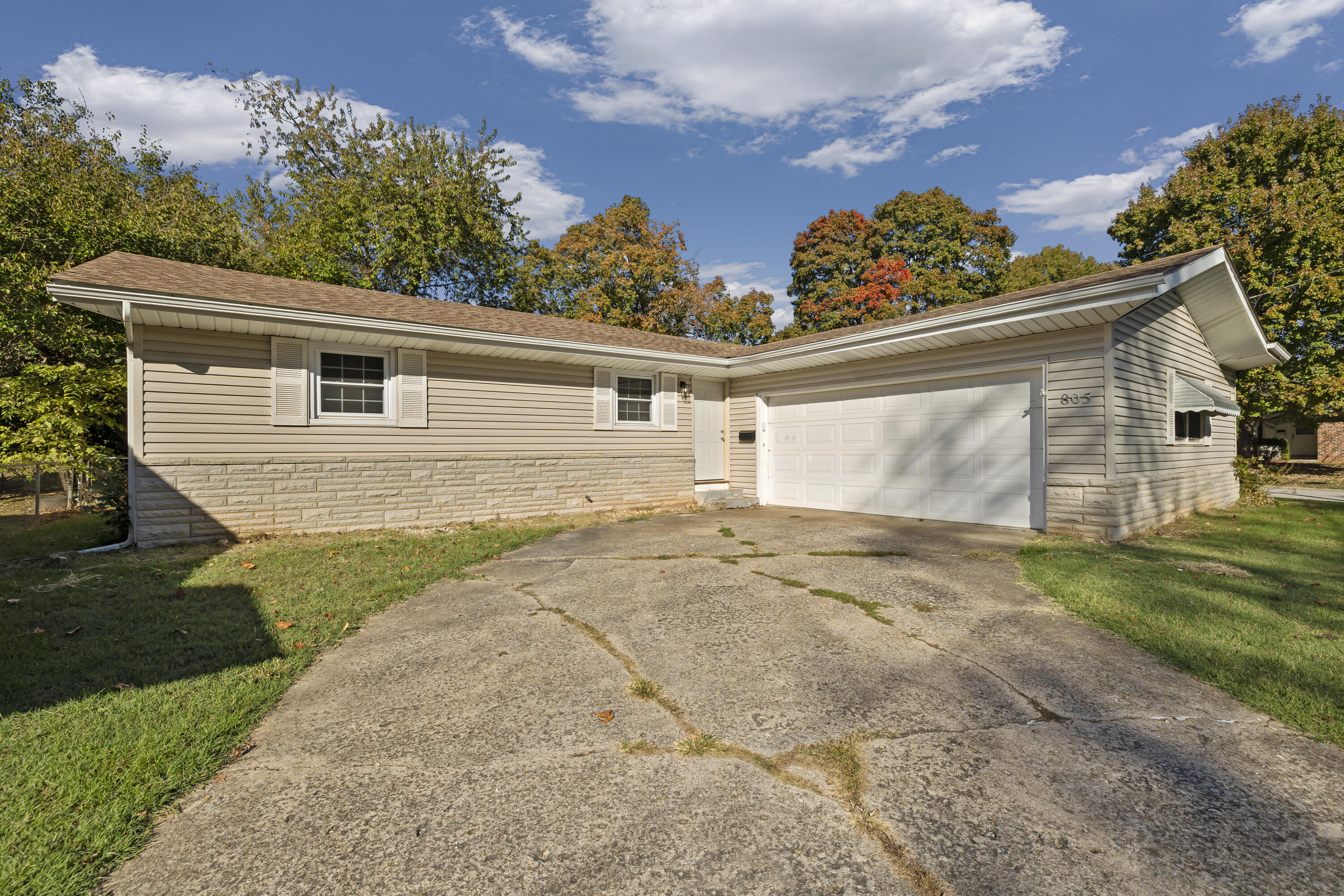 Photo of 805 S Barnes Avenue Springfield MO 65802