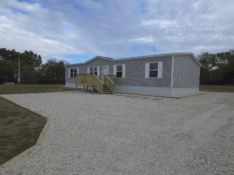 Photo of 1565 E 496th Road Bolivar MO 65613